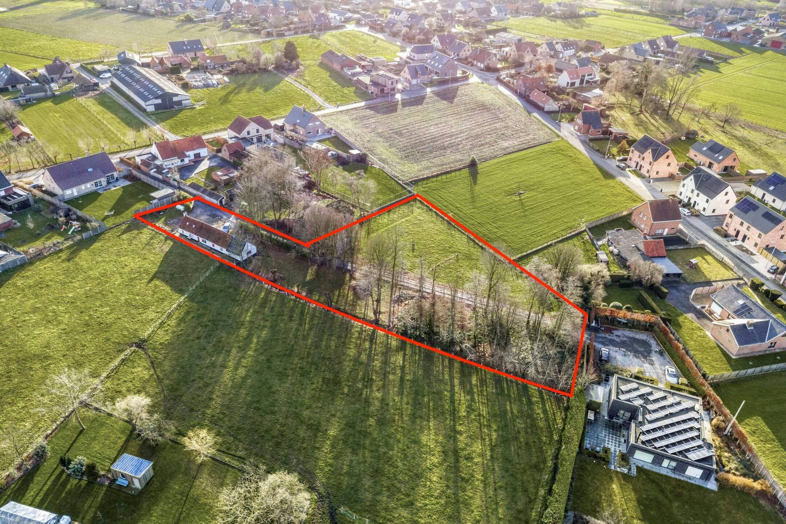 Hoofdfoto van de publicatie: Landelijk gelegen huis met veel potentieel in Ruddervoorde