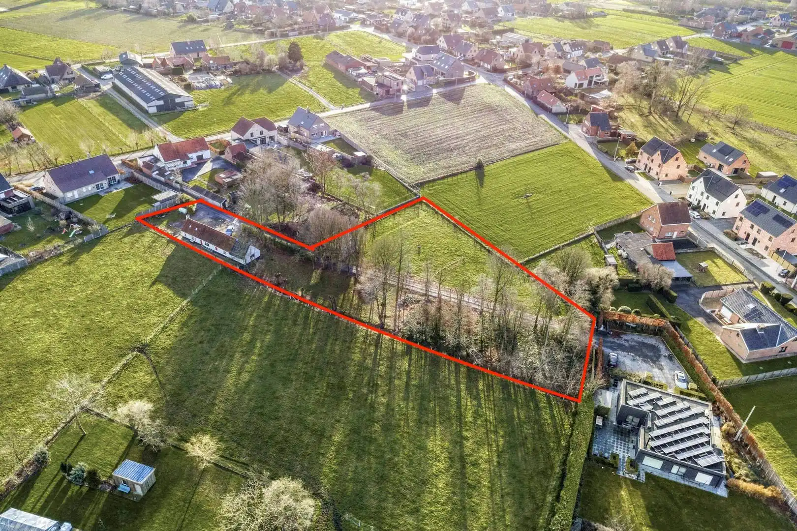 Hoofdfoto van de publicatie: Landelijk gelegen huis met veel potentieel in Ruddervoorde