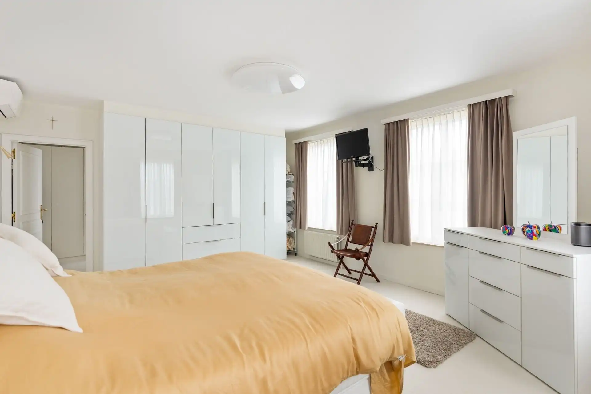 GELIJKVLOERS KANTOOR MET WONING foto 16