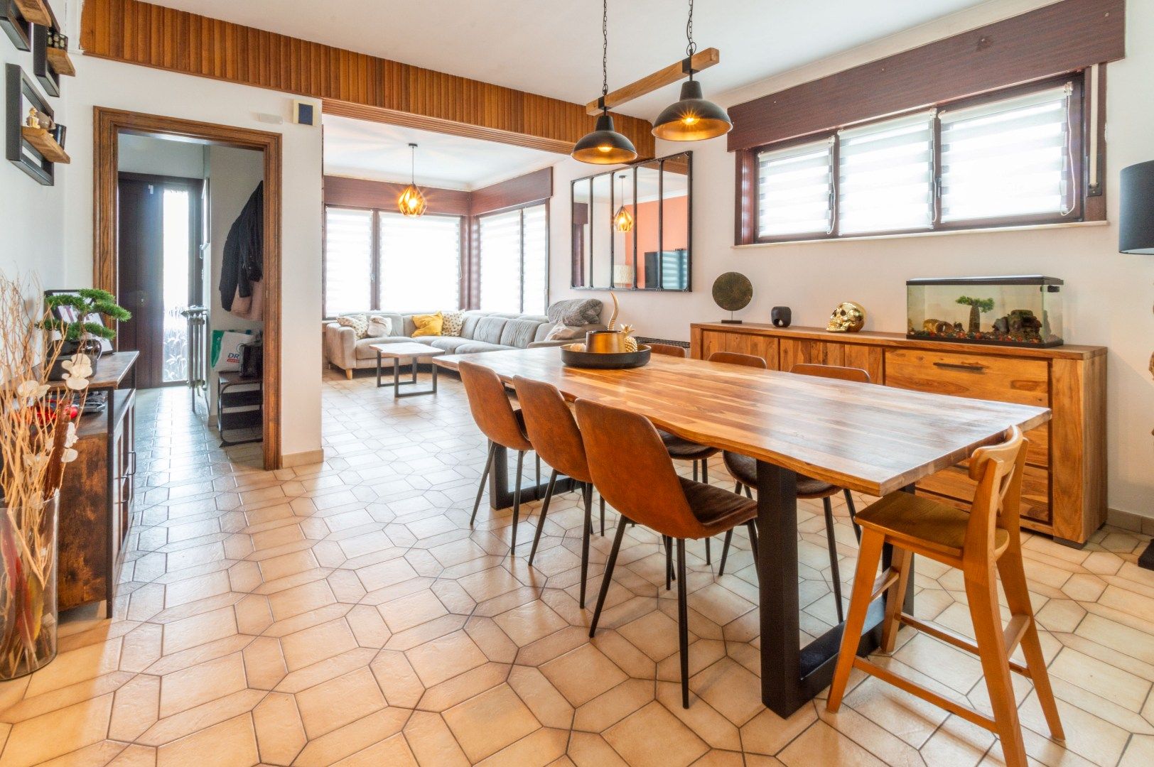 Een degelijke, goed onderhouden woning te Huizingen! foto 3