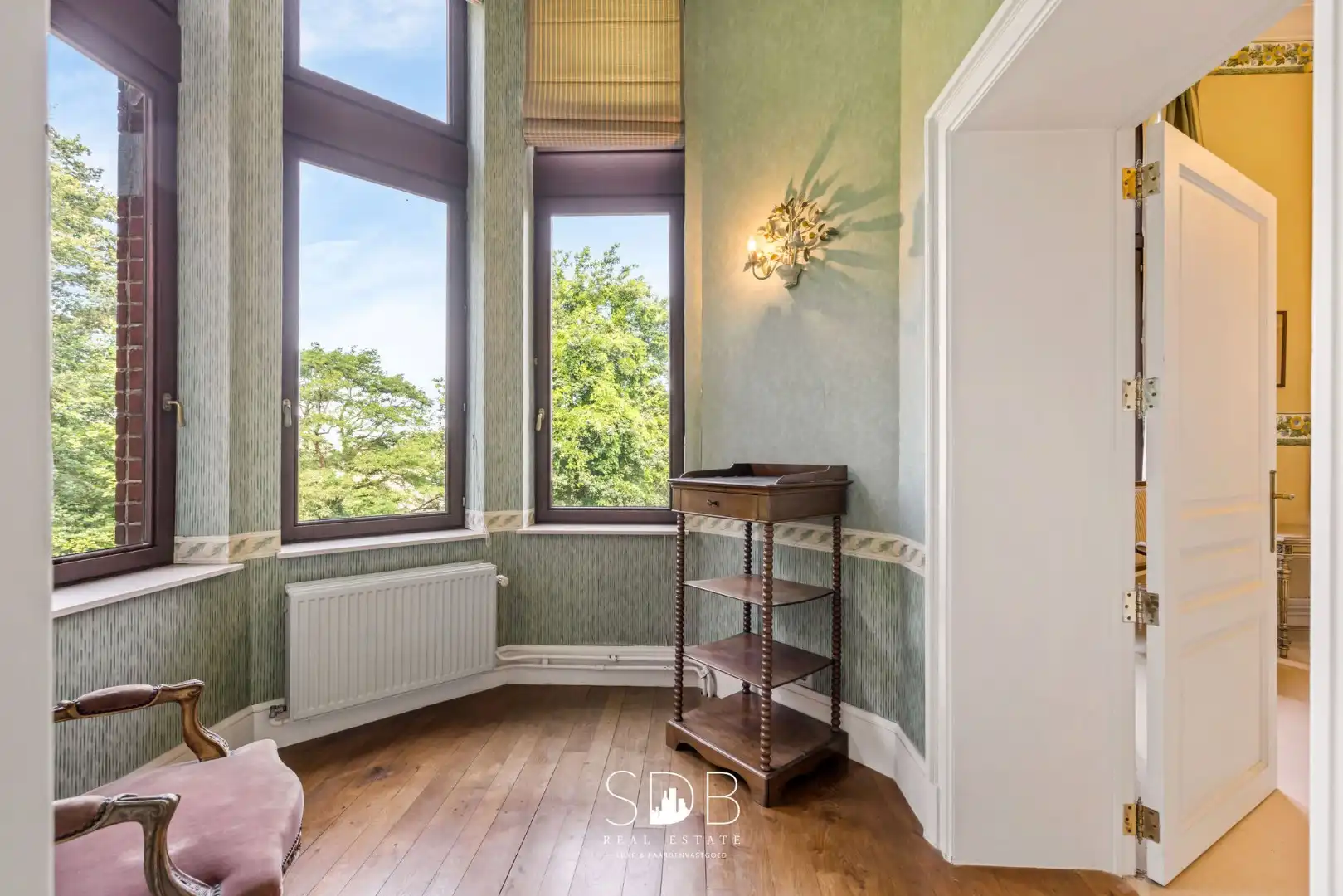 Prachtig kasteel met omringend park, weilanden en stalgebouw op circa 5hectare foto 16