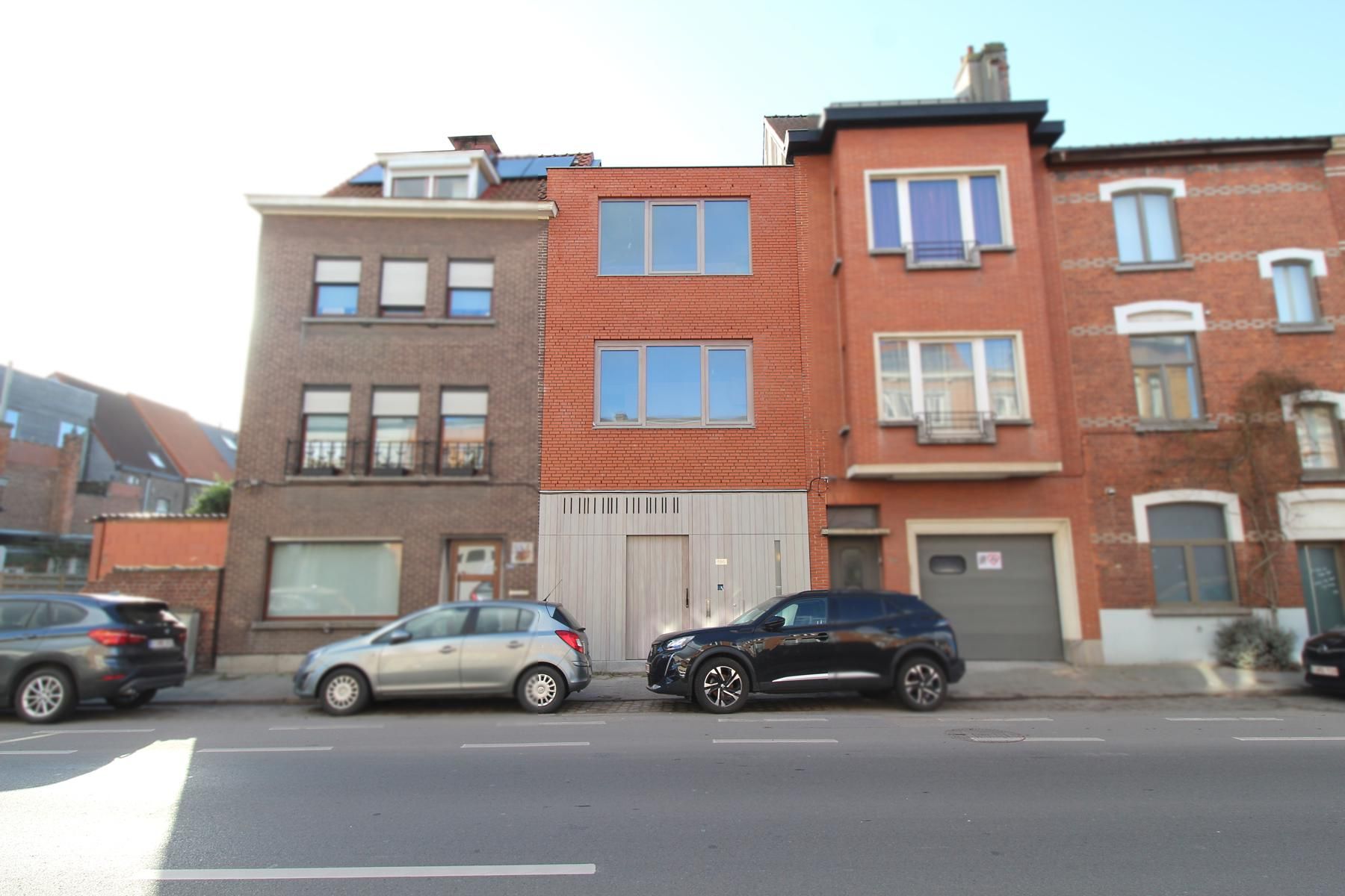 Energiezuinige nieuwbouwwoning te Sint-Amandsberg foto {{pictureIndex}}