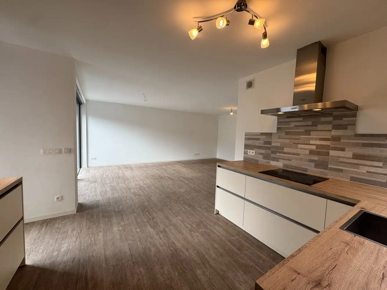 Ruimte om te wonen, terrassen om te genieten in het centrum van Lanaken foto 7