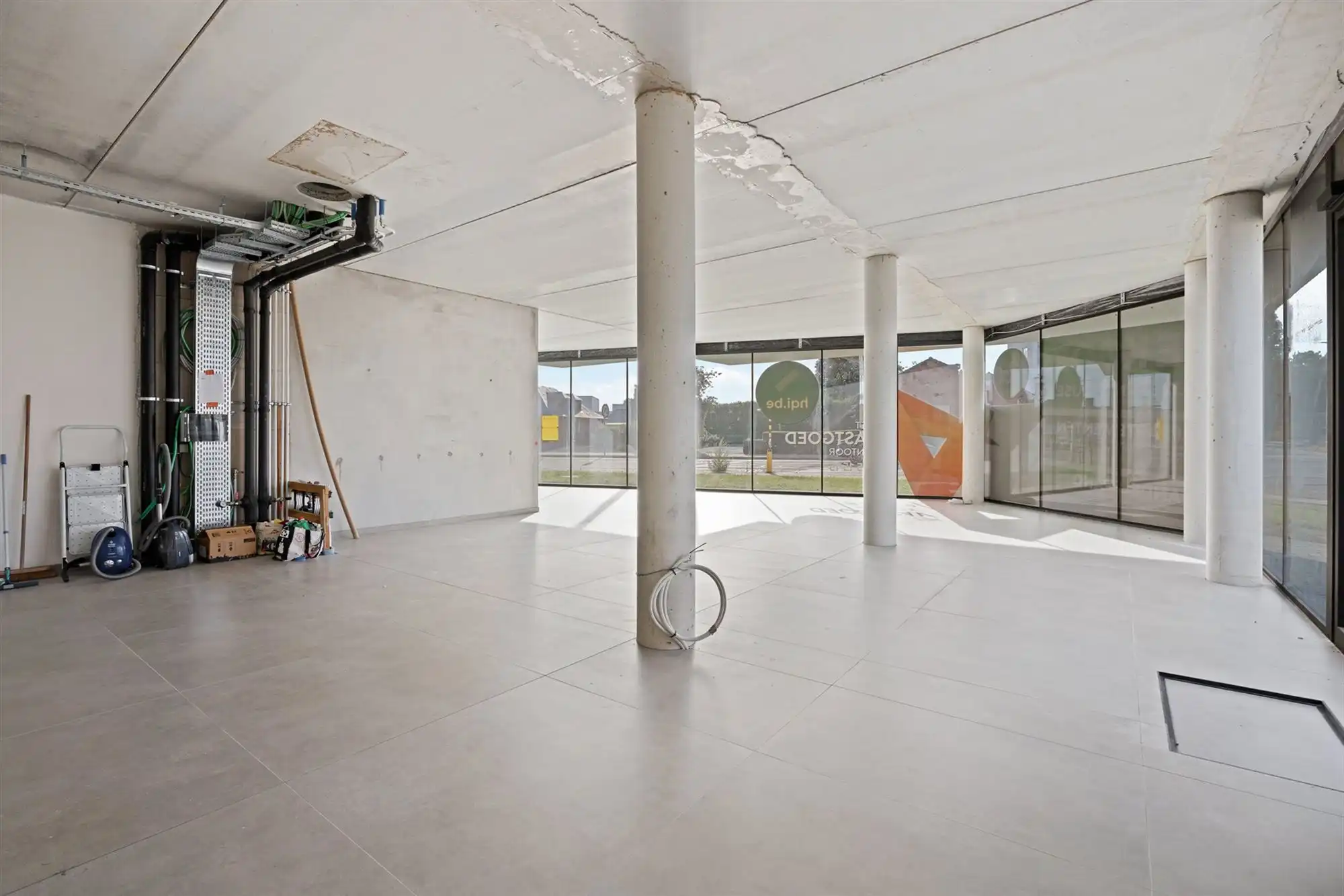 HANDELSPAND VAN 112M² MET 4 AUTOSTAANPLAATSEN OP COMMERCIËLE TOPLIGGING TE BERINGEN! foto 14