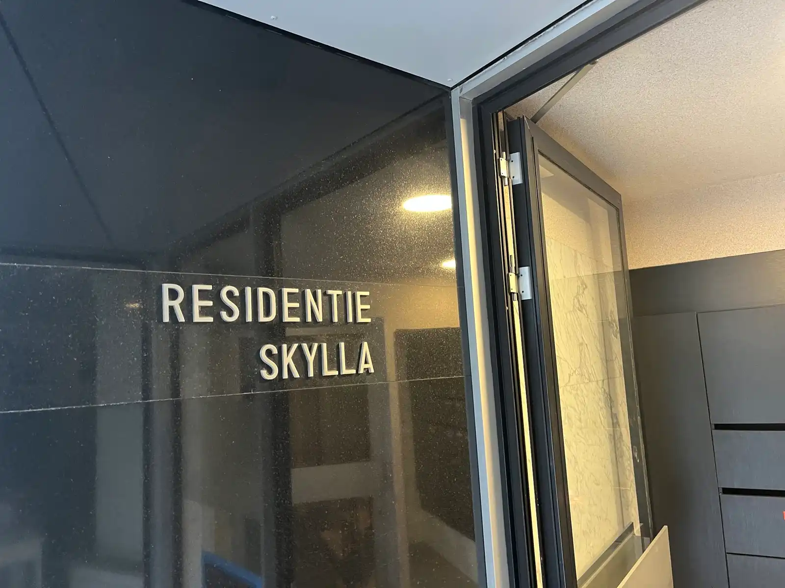 Vernieuwd 3-slaapkamerappartement in hartje Aalst foto 2