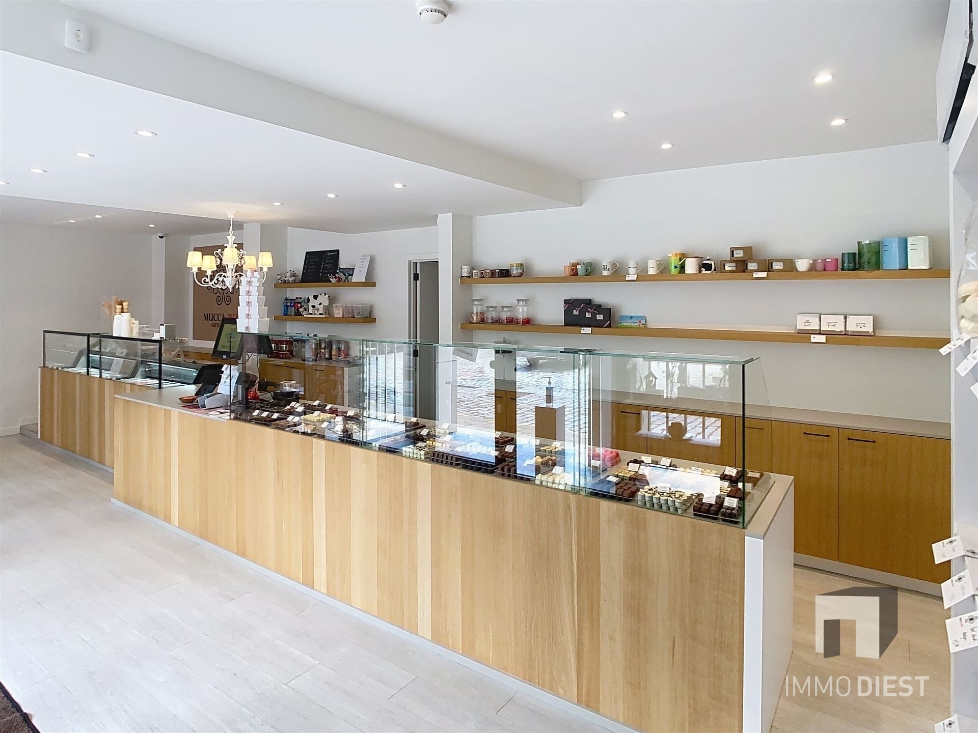 Handelspand met luxe woonst op goede locatie foto 13