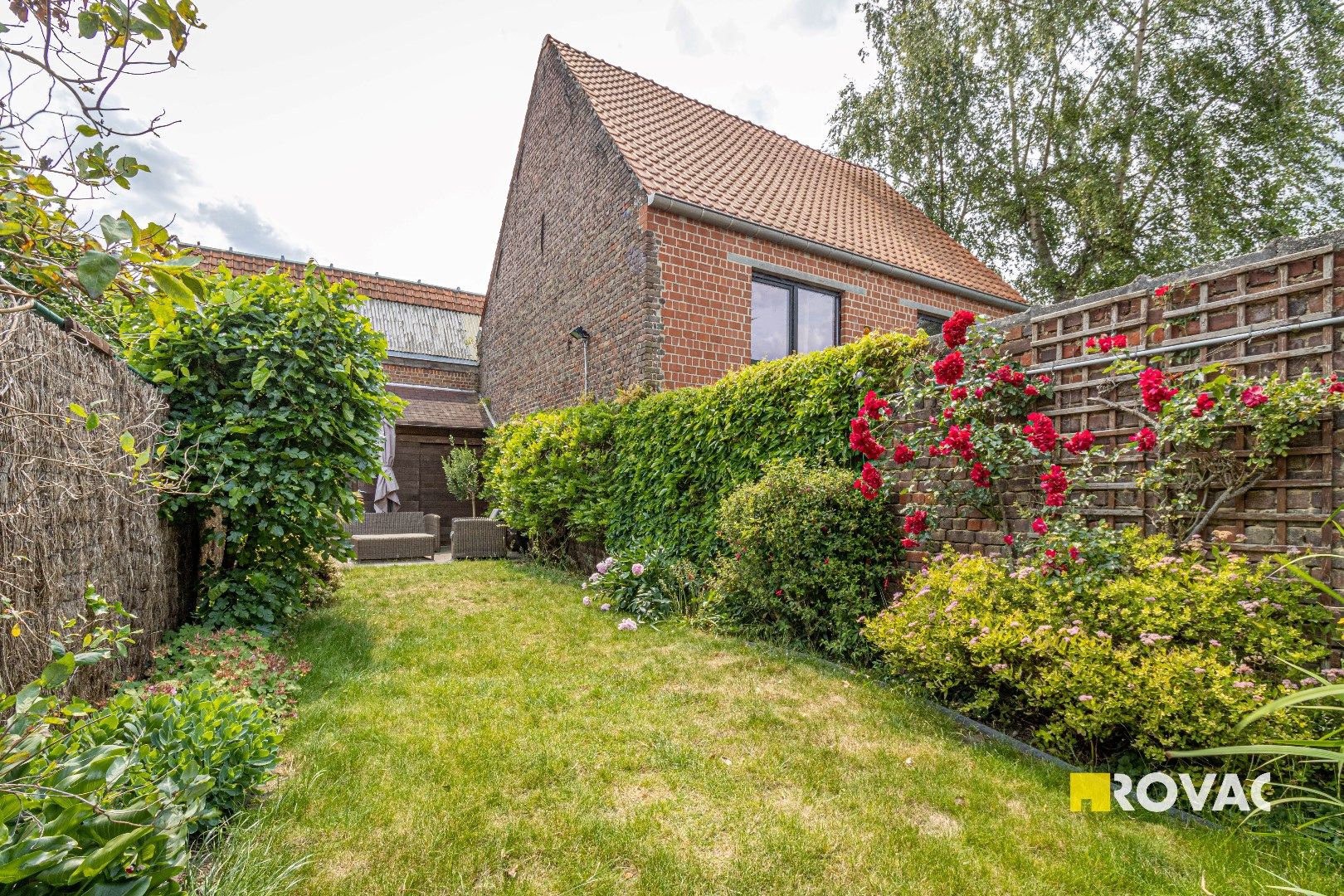 Zeer leuke rijwoning met prachtige stadstuin in centrum Izegem foto 4