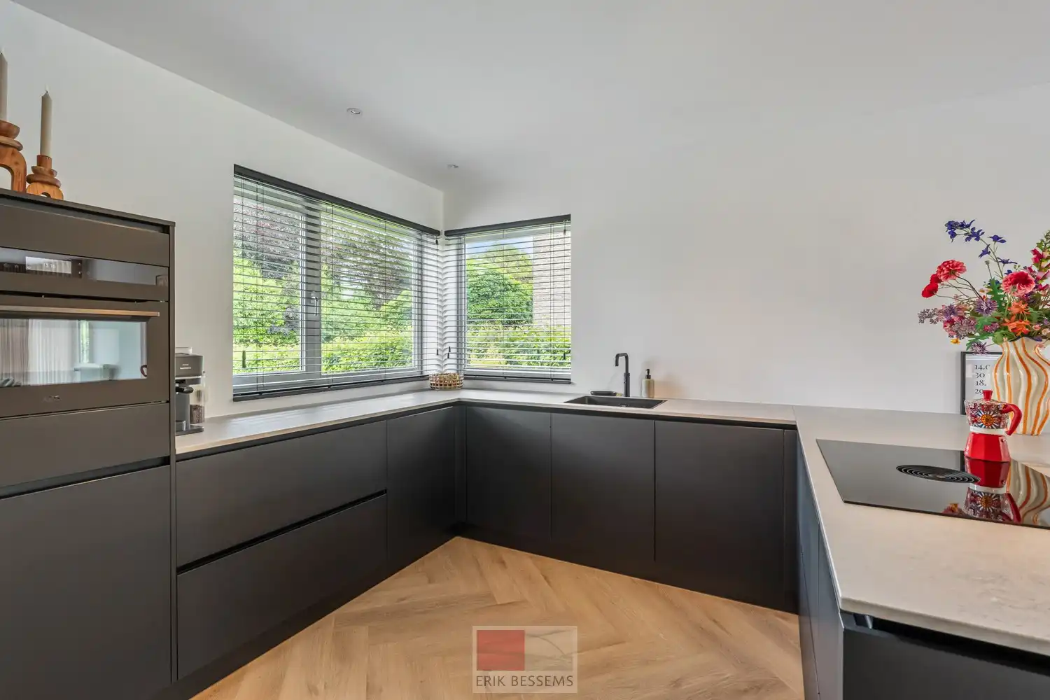 Instapklare gezellige vrijstaande woning met een woonopp. van circa 185 m2 op een perceel van 17a53ca foto 7