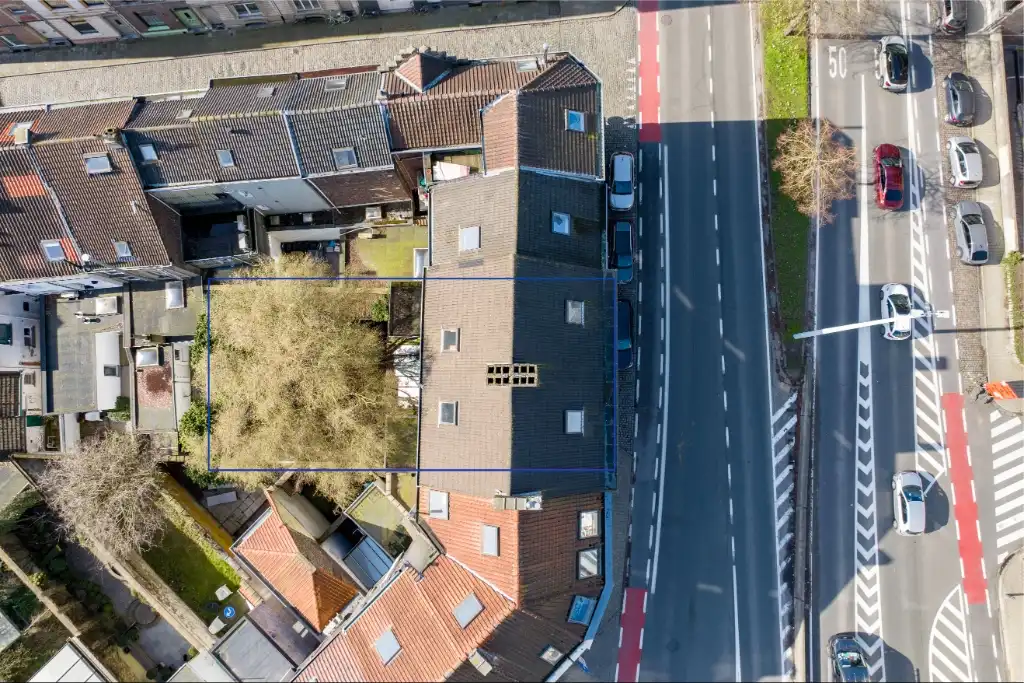 Ruim te renoveren woning met garage en zuidgerichte tuin op een boogscheut van het stadscentrum. foto 4