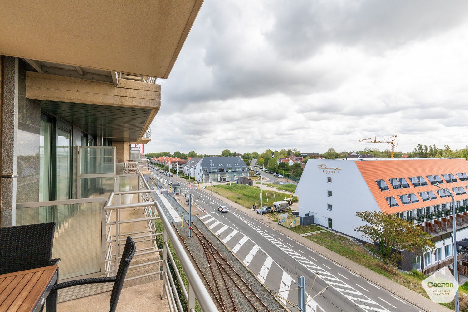 Zuid-gerichte studio met slaaphoek en prachtig zicht op de duinen foto 10