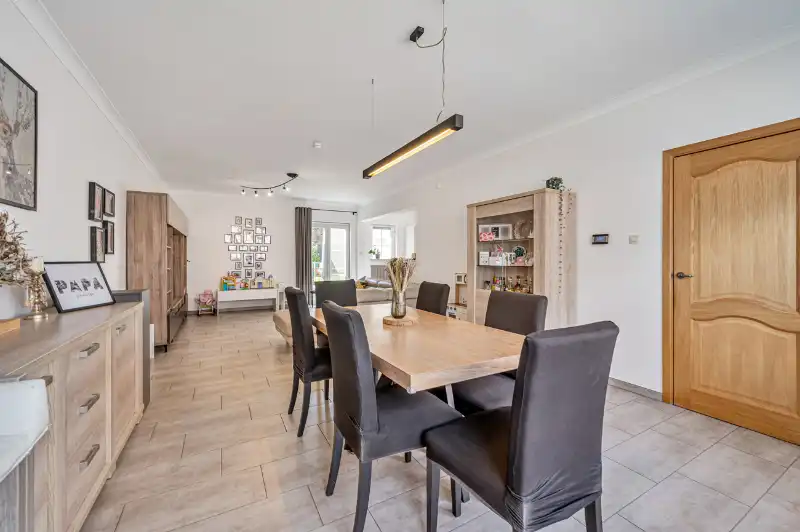 Instapklare gezinswoning met tuin & garage in hartje Dikkelvenne foto 4