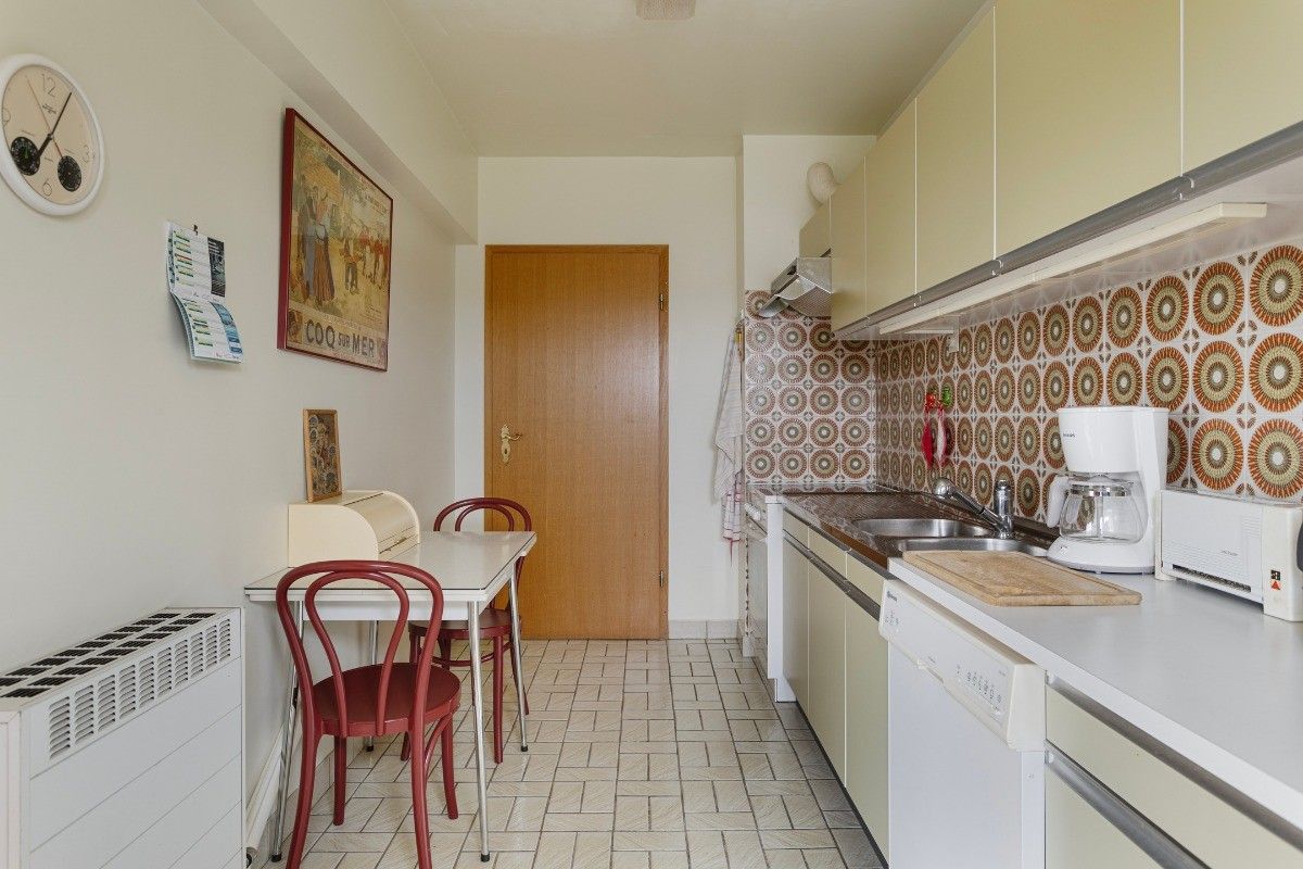 Te renoveren appartement met panoramisch terras en privéparking. foto 8