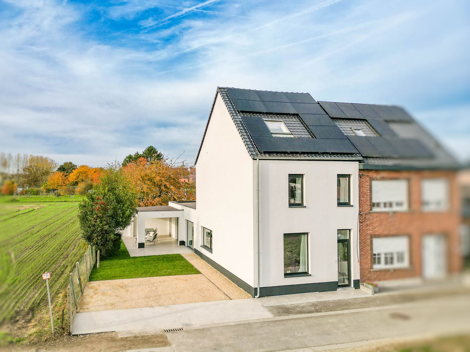 Fantastisch gelegen, compleet gerenoveerde half open bebouwing te Londerzeel foto {{pictureIndex}}