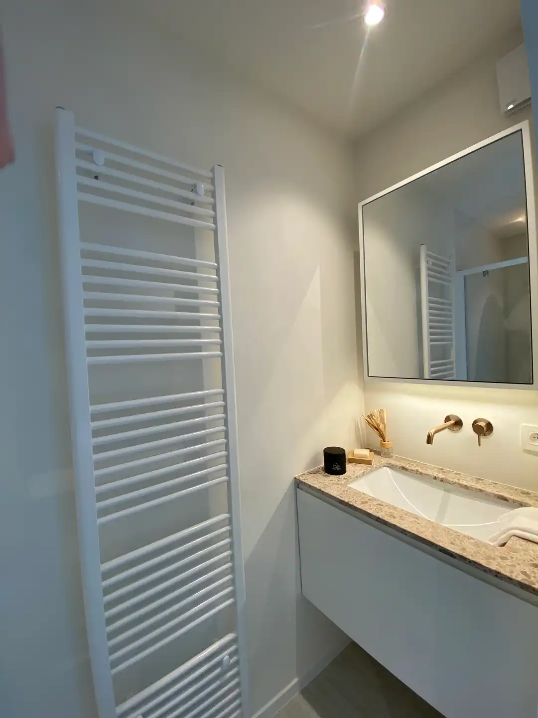 Prachtig gerenoveerd appartement met zicht op zee! foto 8