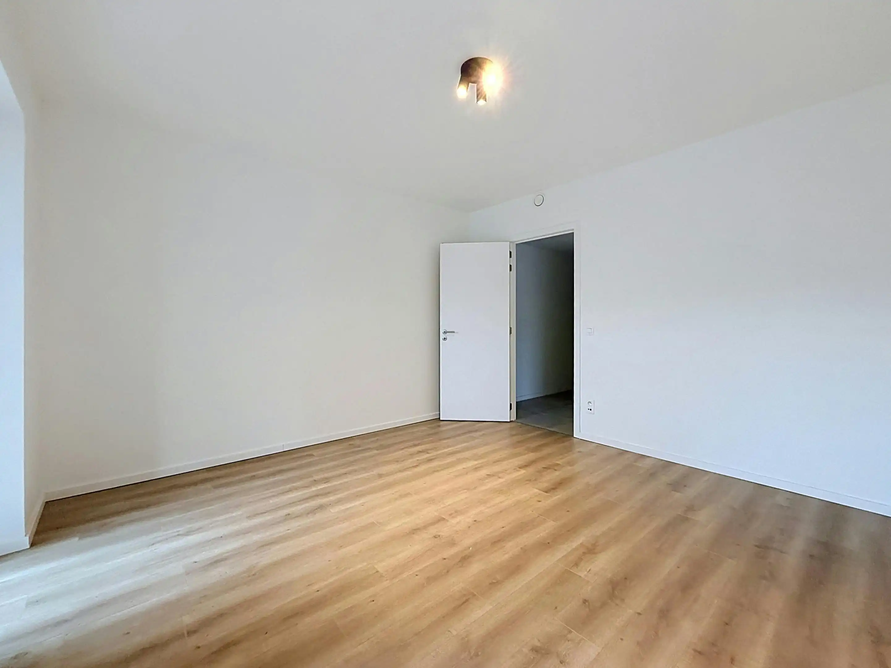 Instapklaar één slaapkamerappartement centrum Aalter foto 15