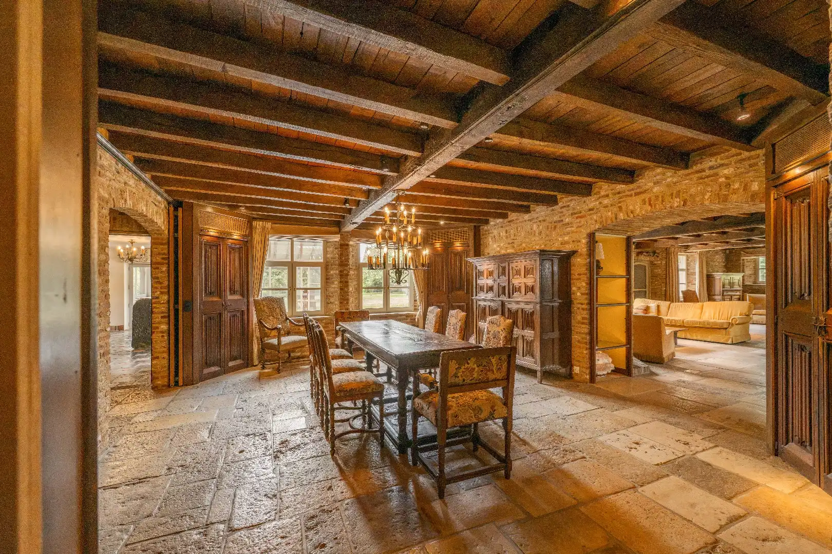 EXCLUSIEF LANDHUIS MET BIJGEBOUWEN OP EEN DOMEIN VAN 5.990 M² foto 10