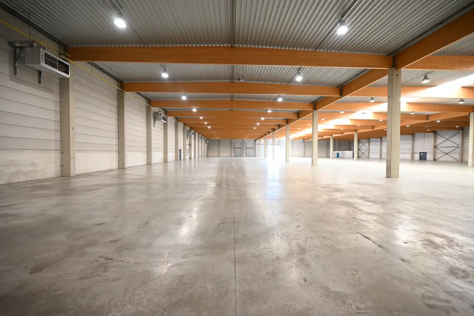 Magazijn van 6.000 m² op een terrein van 10.137 m² foto 12