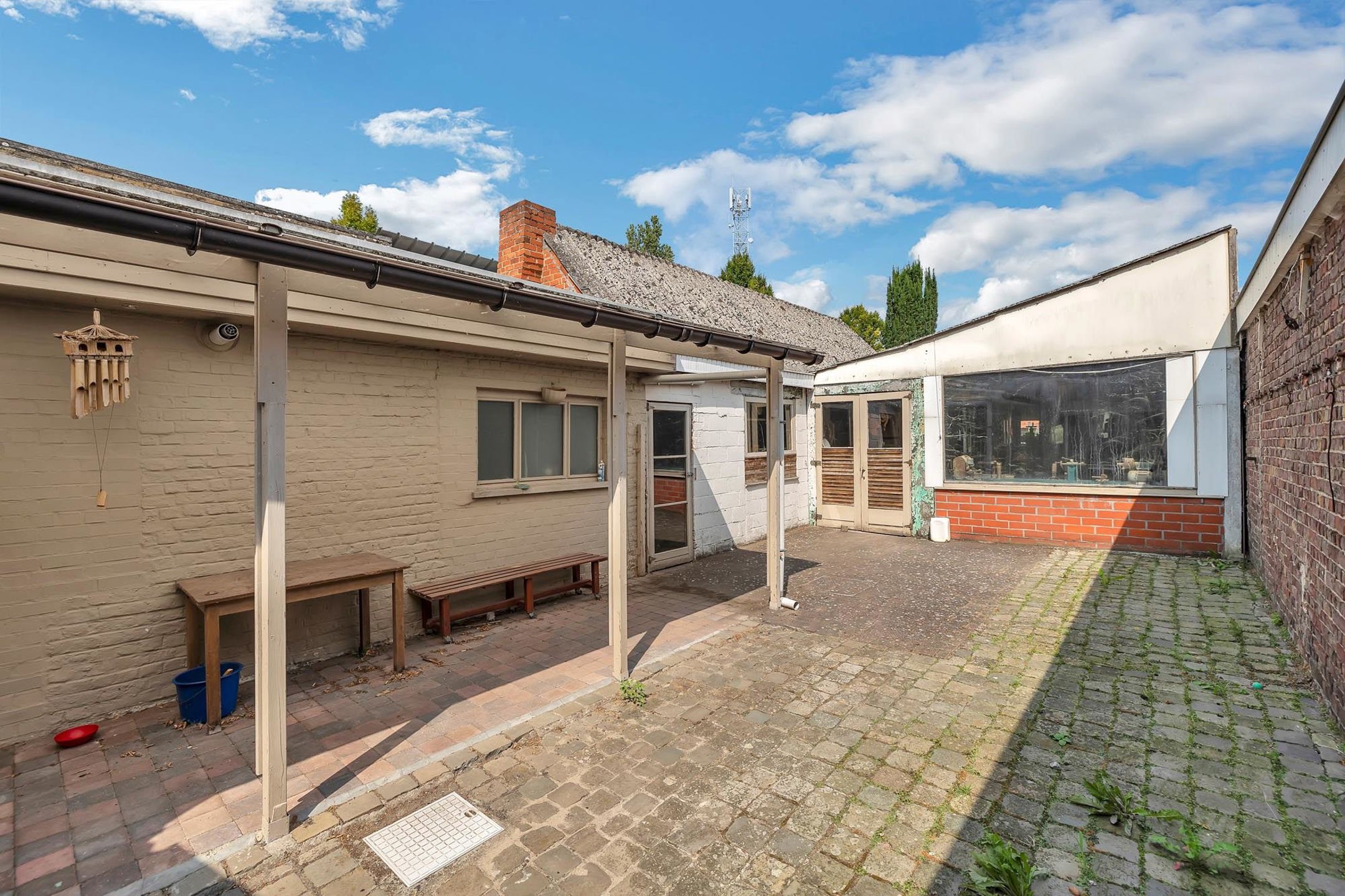 Te renoveren woning met atelier en tuin  foto 14
