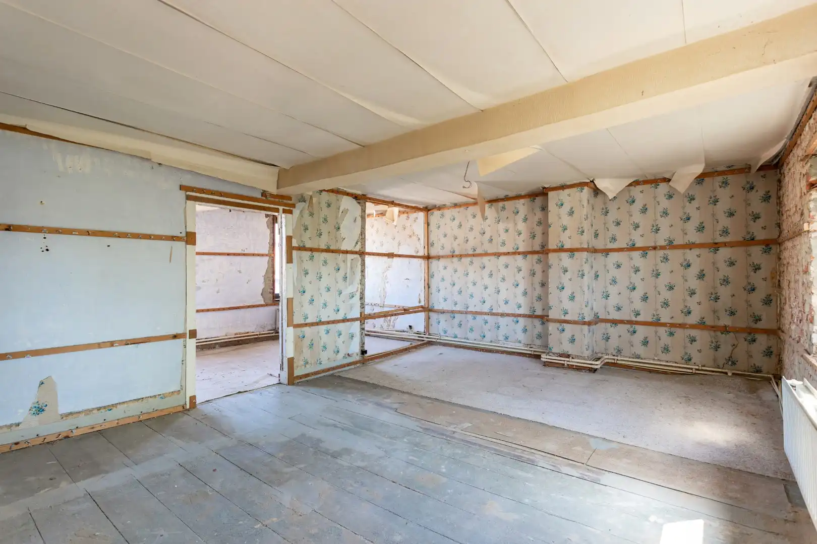 Te renoveren eigendom (317 m²) met veel potentieel, ruime tuin (6a 42ca) en dubbele achterliggende carport met toegang tot de achterliggende straat in Kester foto 20