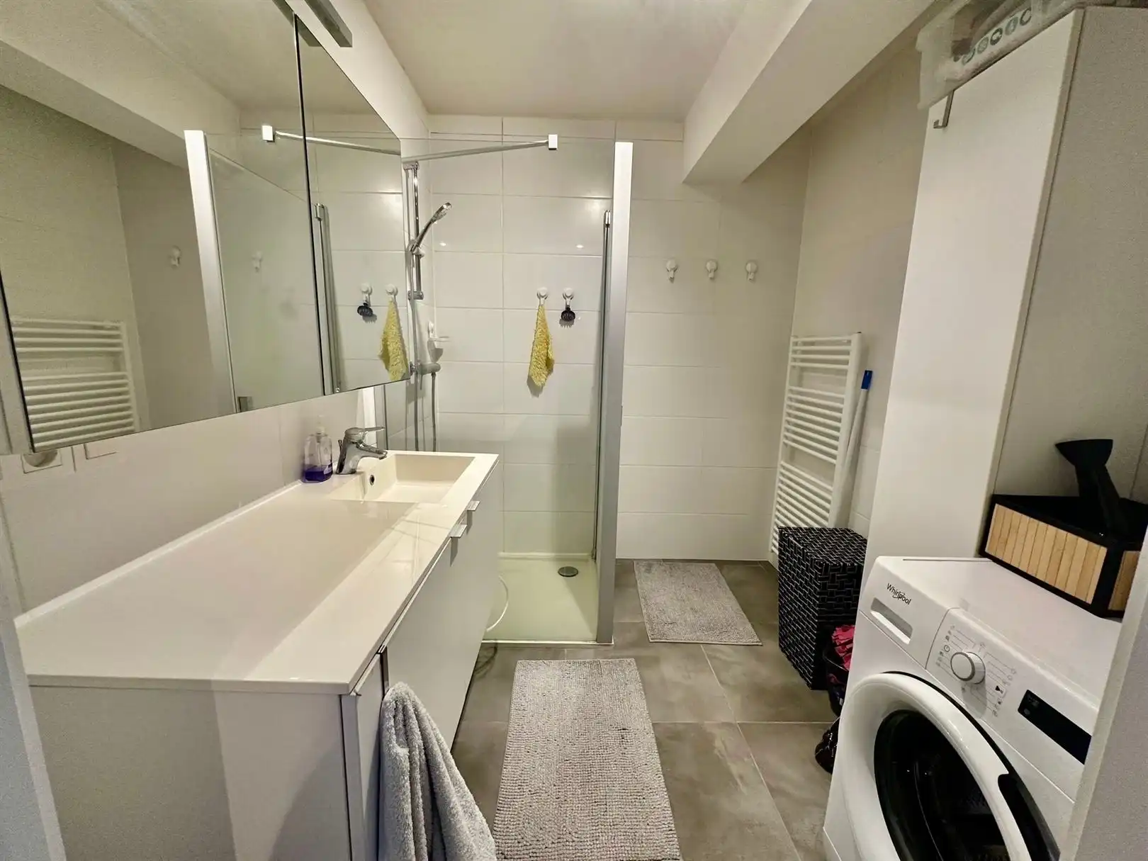 Modern, recent appartement aan het station van Waregem. foto 3