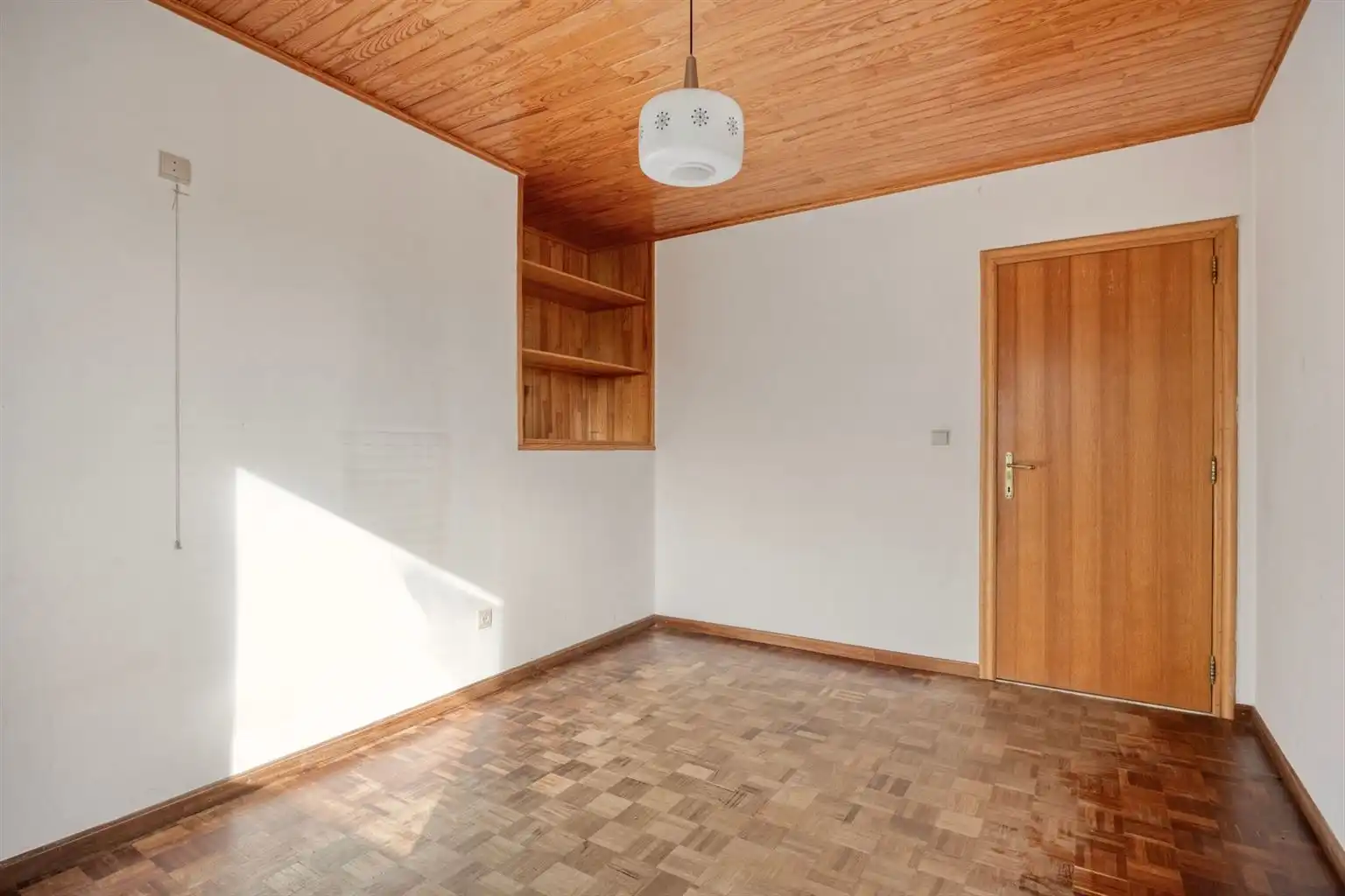 Vrijstaande woning op een uitzonderlijk perceel van 29a95ca met 4 slaapkamers en inpandige garage, gelegen op een rustige toplocatie nabij het centrum van Maaseik. foto 16