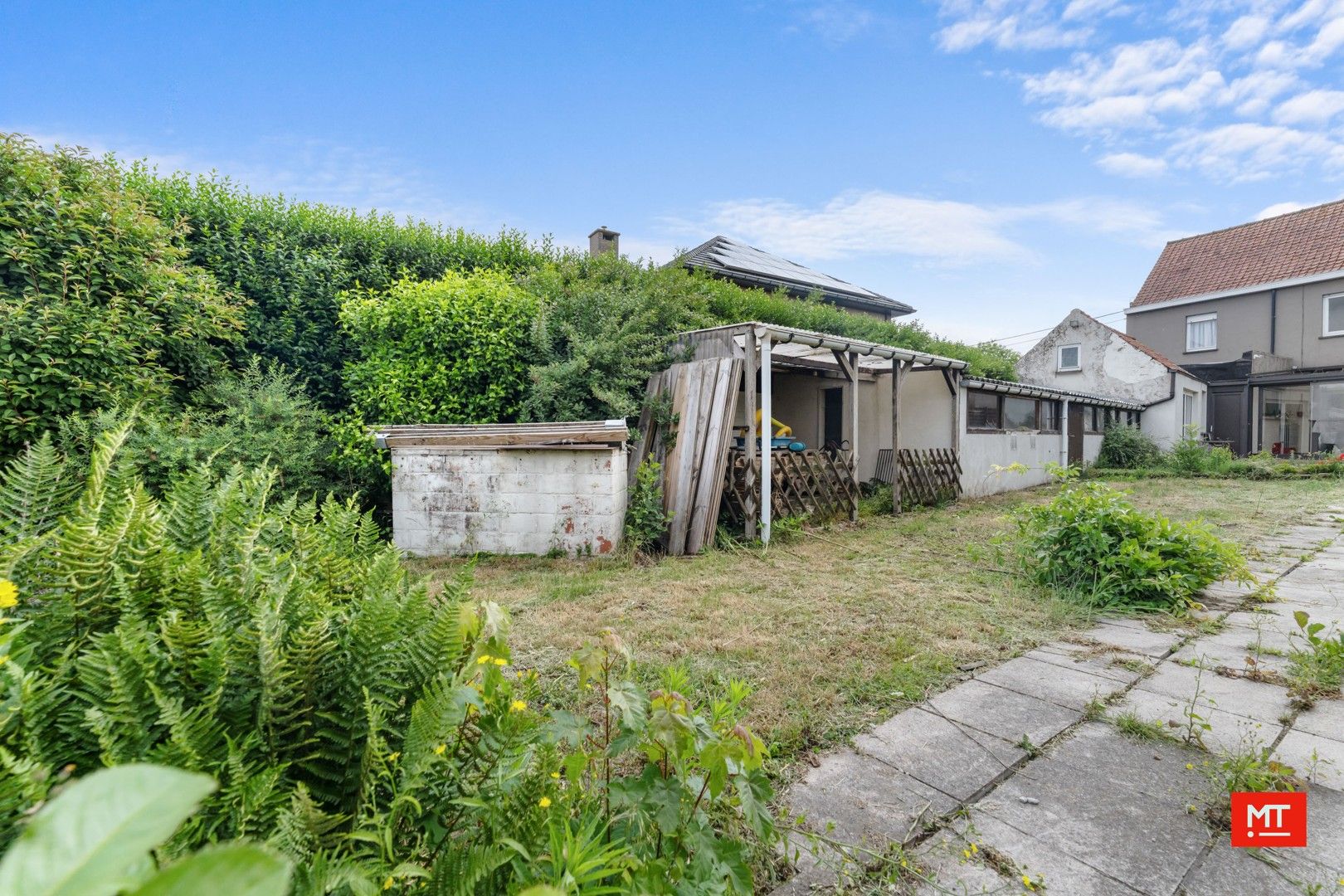 Op te frissen halfopen woning met 4 slaapkamers, tuin en garage foto 15