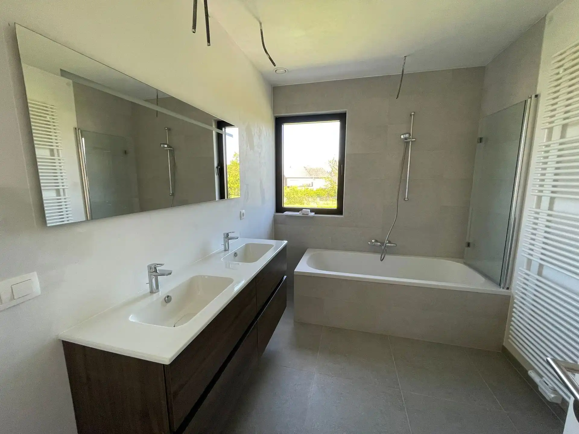 Nieuwbouwwoning met drie slaapkamers, tuin en terras foto 12