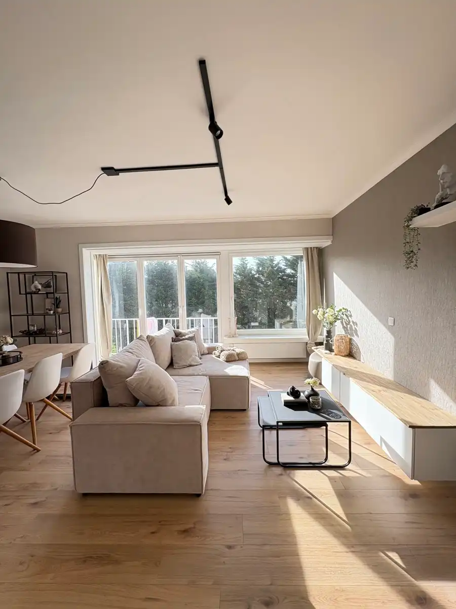 Luxueus afgewerkt en volledig gerenoveerd 2-slpk app. foto {{pictureIndex}}