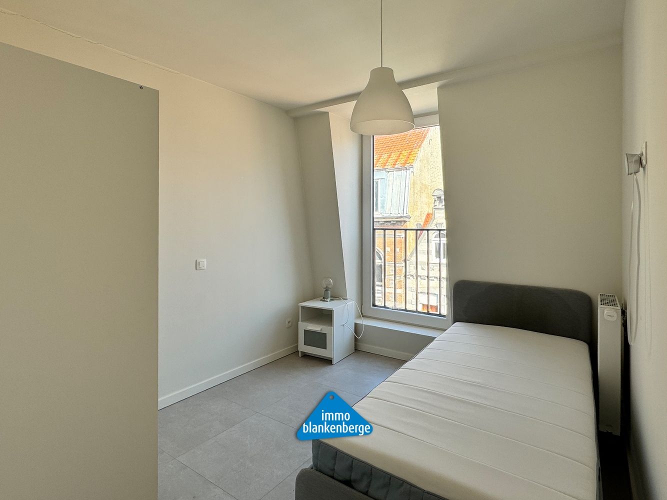 Zeer ruim triplex appartement met huislift, vlak bij de Zeedijk van Blankenberge foto 16