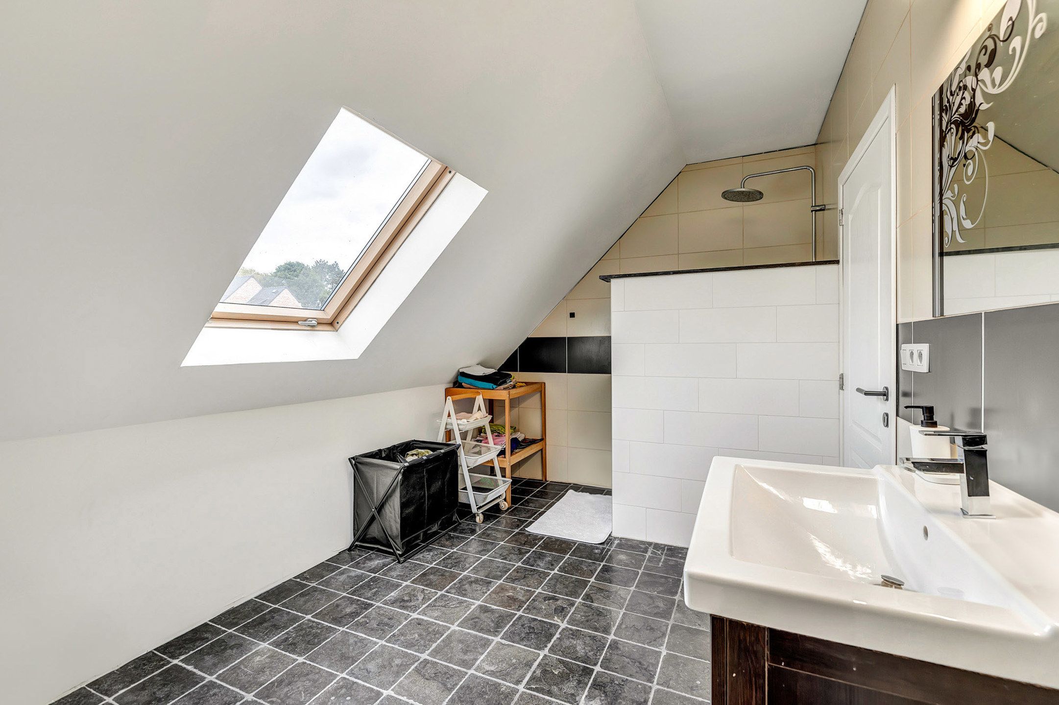 Instapklare woning te Ternat met drie slaapkamers, tuin en carport! foto 13