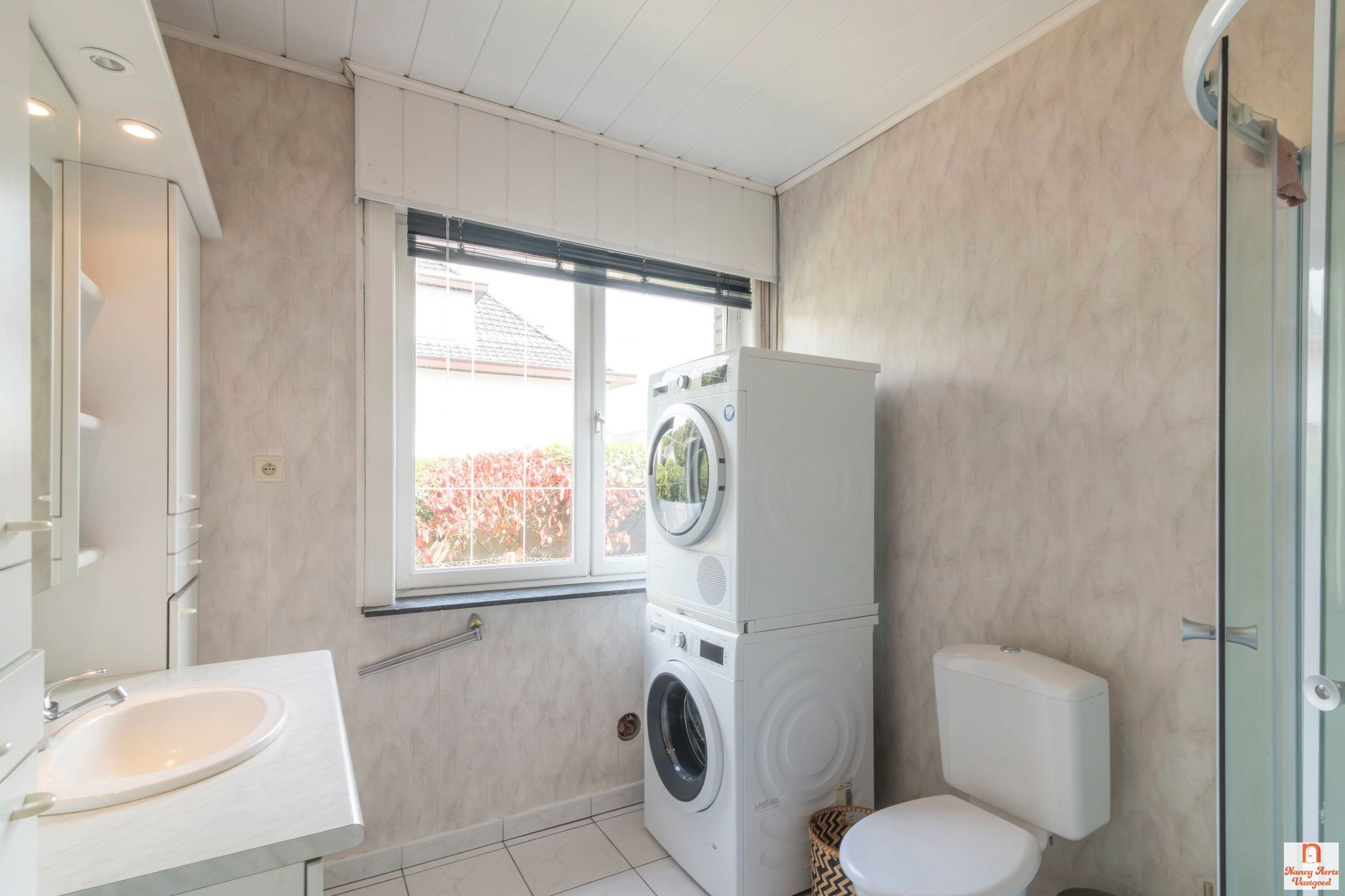 Sfeervolle jaren ’60-woning met grote tuin in rustige straat foto 21