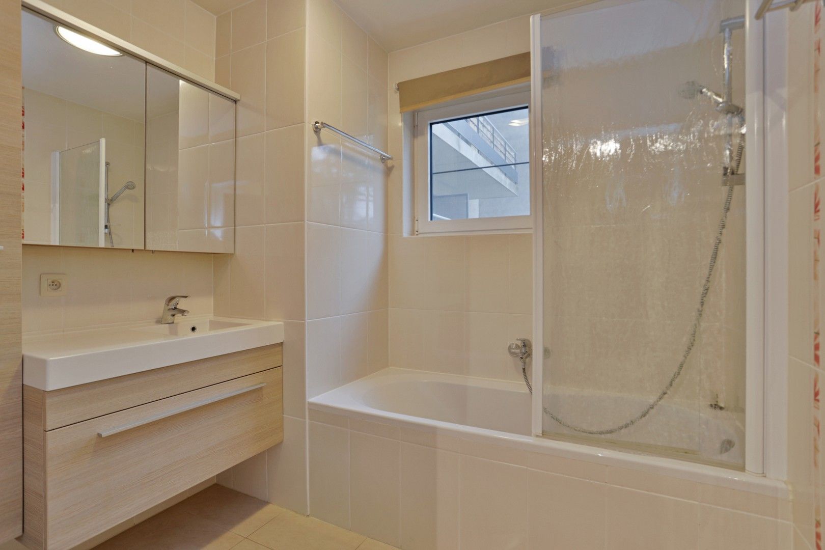 TOPLOCATIE! GOED ONDERHOUDEN, RUIM, INSTAPKLAAR 2-SLPK-APP MET 2 GROTE TERRASSEN foto 7