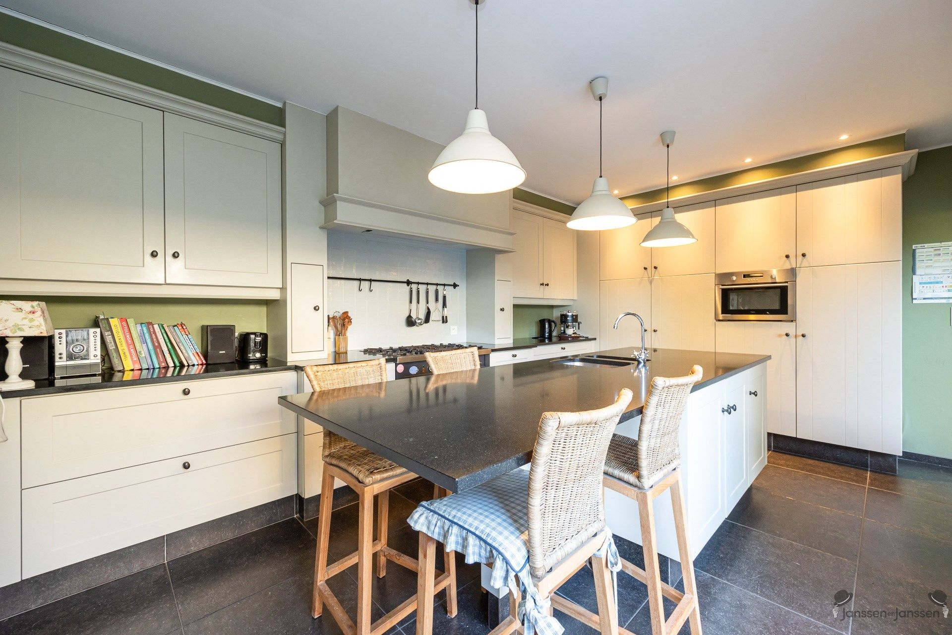 Charmante halfopen woning met 3 slaapkamers foto 8