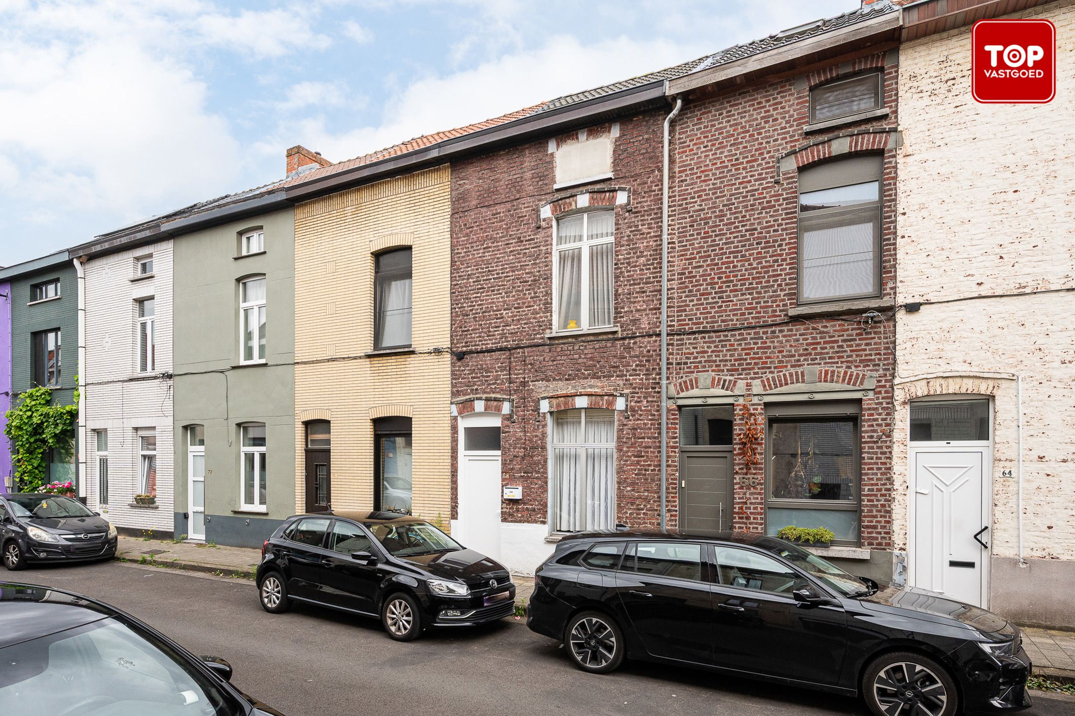 Hoofdfoto van de publicatie: Op te frissen woning met 4 slaapkamers op gunstige locatie. 