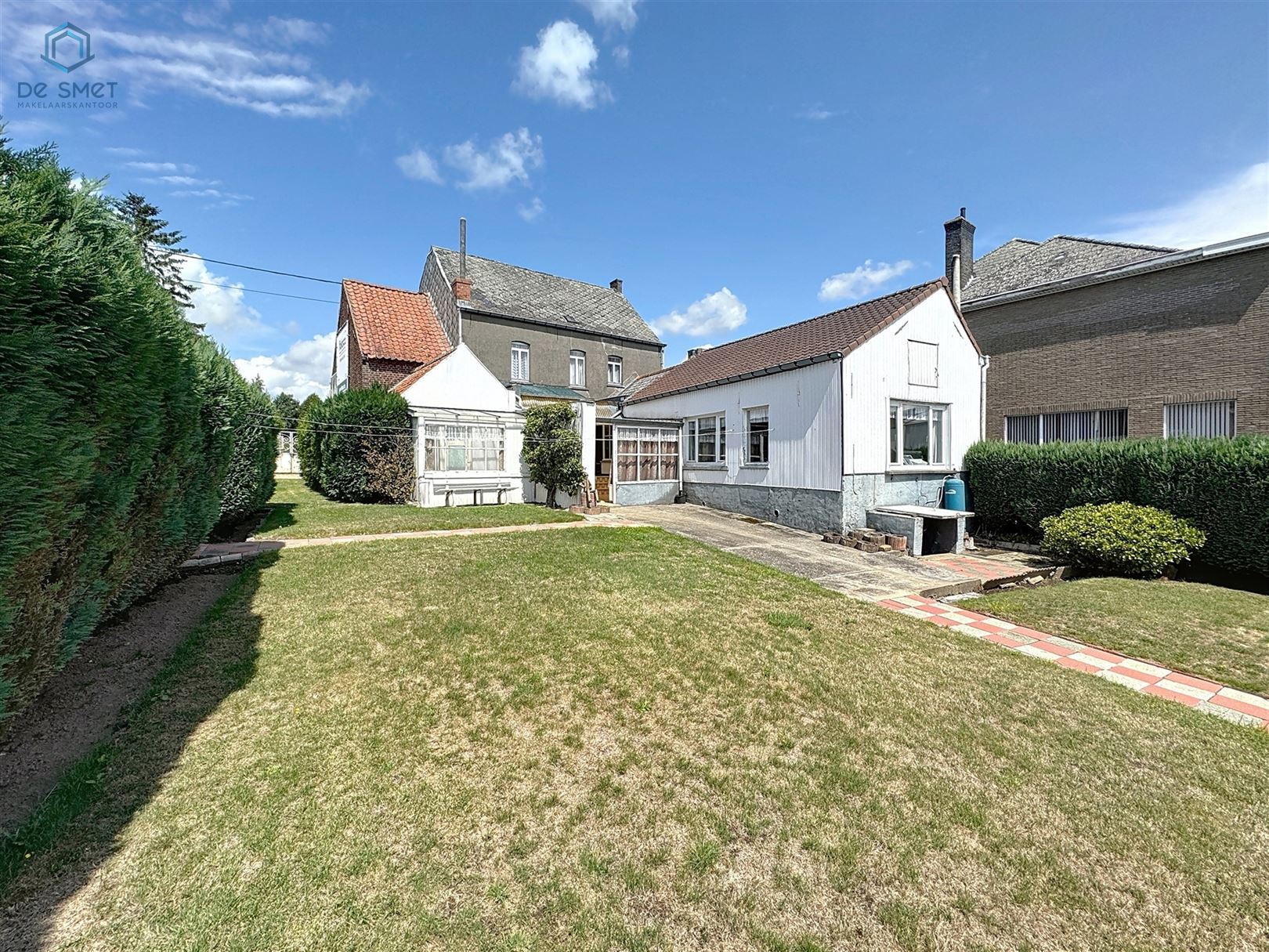 Te renoveren woning met 4 slpks, garage & prachtige tuin vlak aan station Lierde foto 4