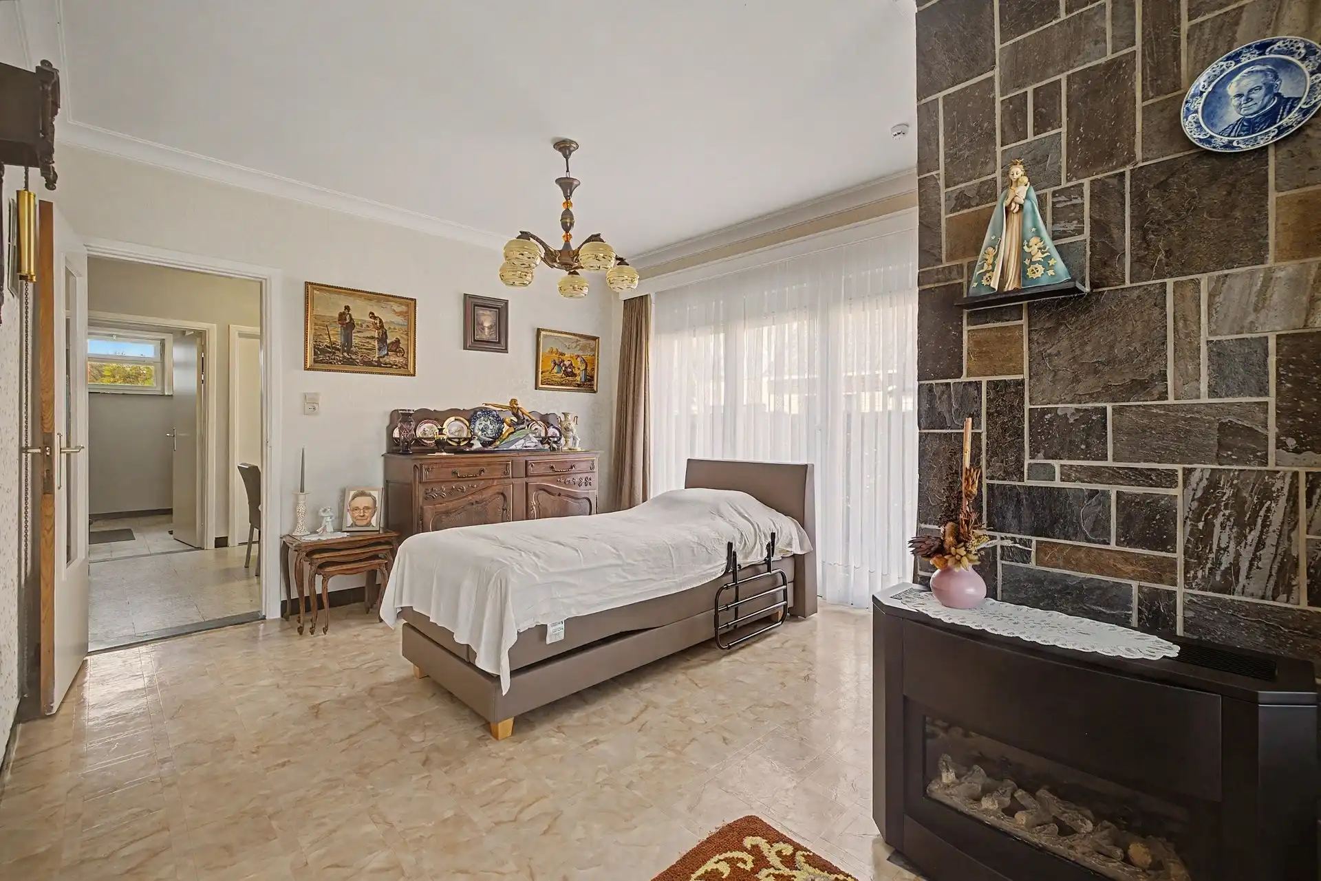 Te renoveren gezinswoning met garage en tuin nabij het centrum van De Klinge foto 8