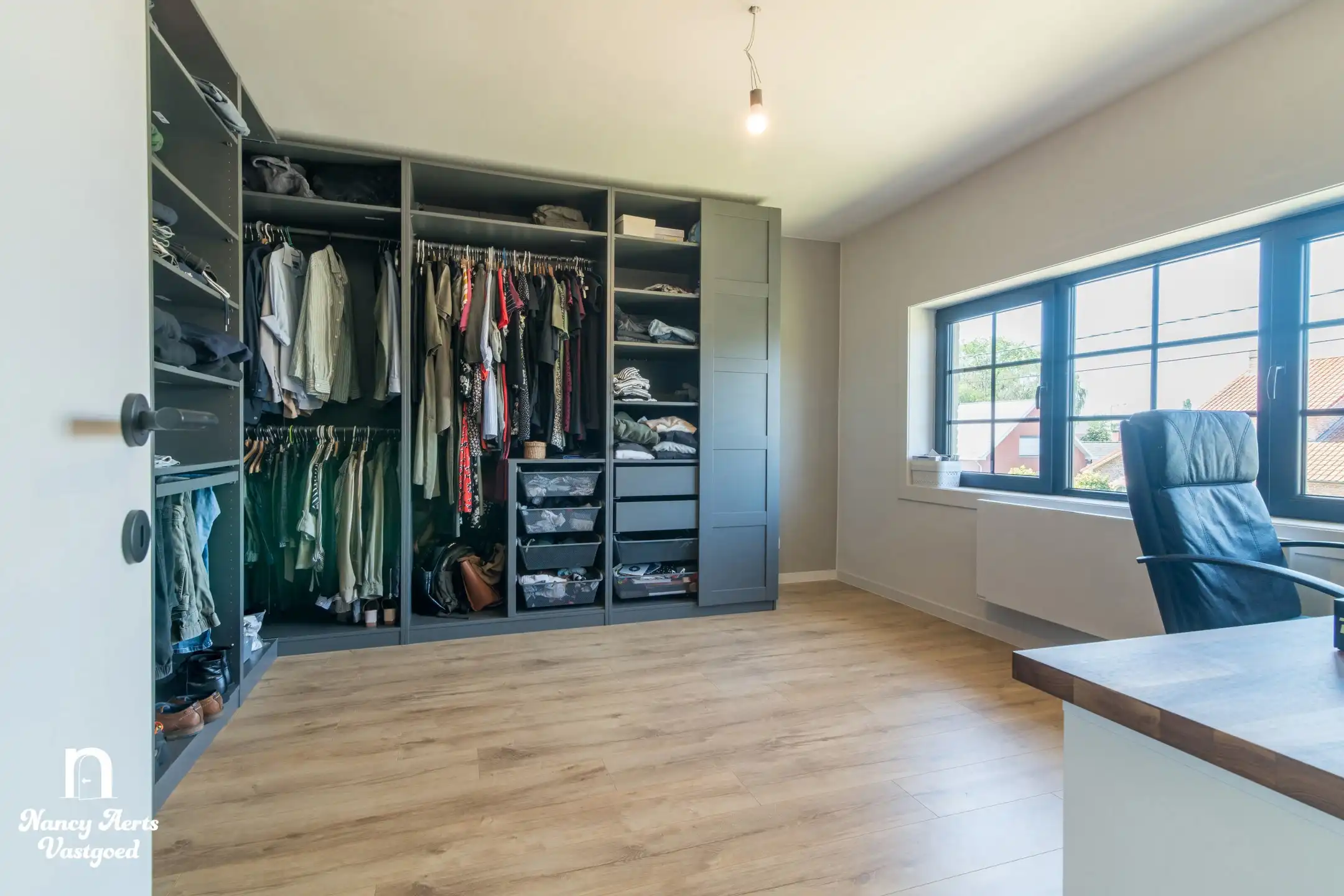 Lichtrijke en perfect afgewerkte woning op royaal perceel foto 25