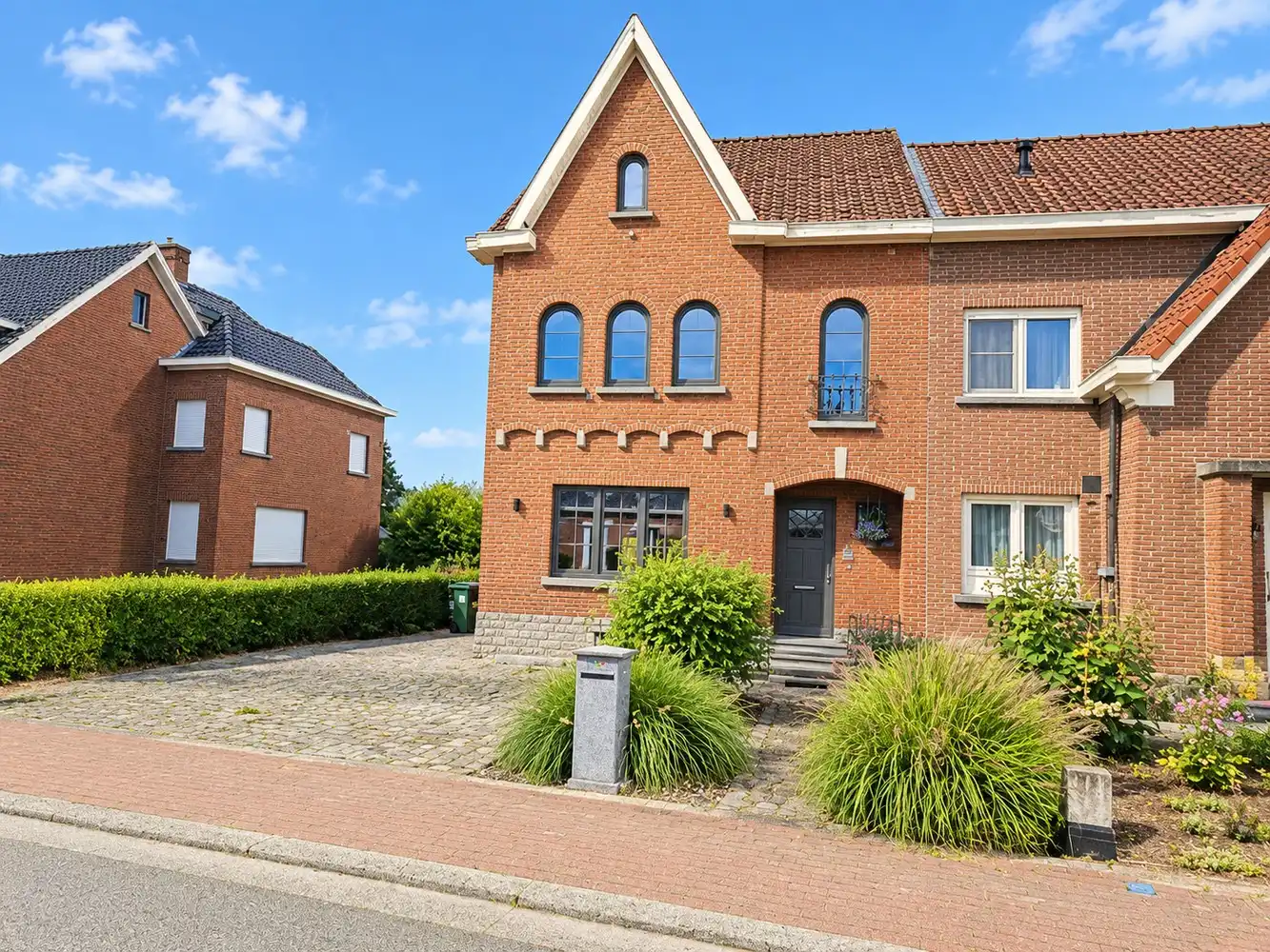 Karaktervolle halfopen woning met authentieke uitstraling foto {{pictureIndex}}