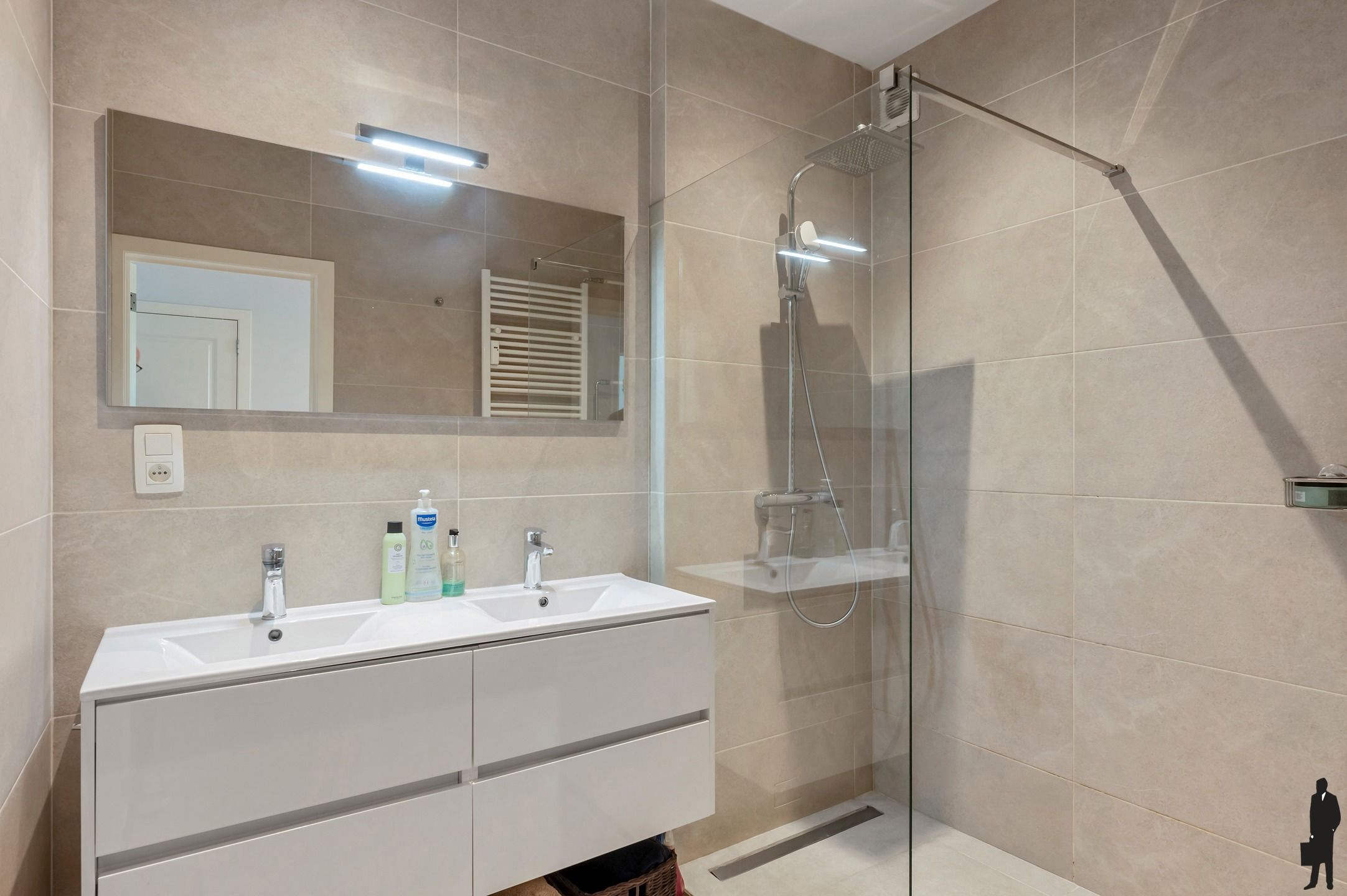 Instapklaar en prachtig gerenoveerd appartement met 2 slaapkamers en terras foto 15