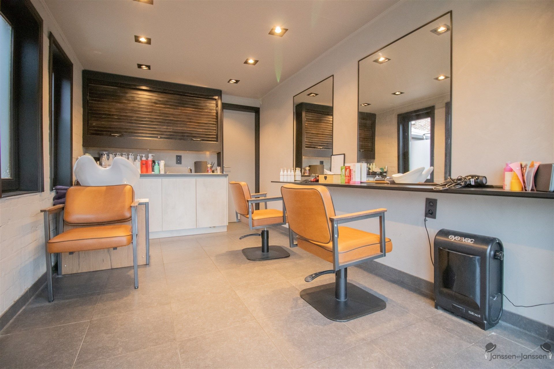 Gelijkvloerse woning met min. 3 slaapkamers en handelsruimte op 563 m² te Pulderbos. foto 8