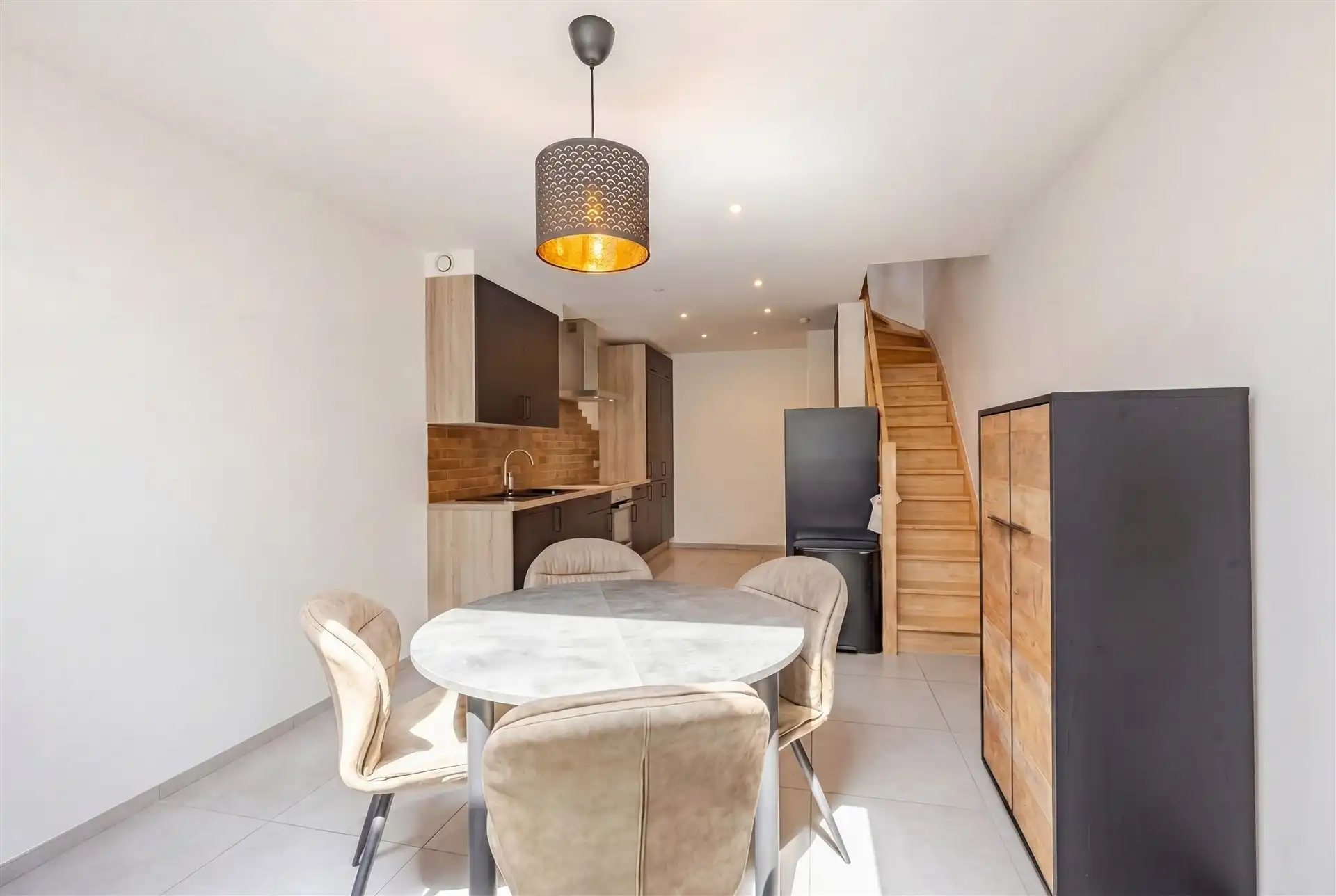 Prachtig gerenoveerde woning met 3 slks en tuin foto 7
