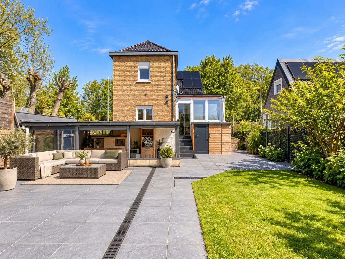 Hoofdfoto van de publicatie: Instapklare open bebouwing gelegen op 330m² te Oostduinkerke. 