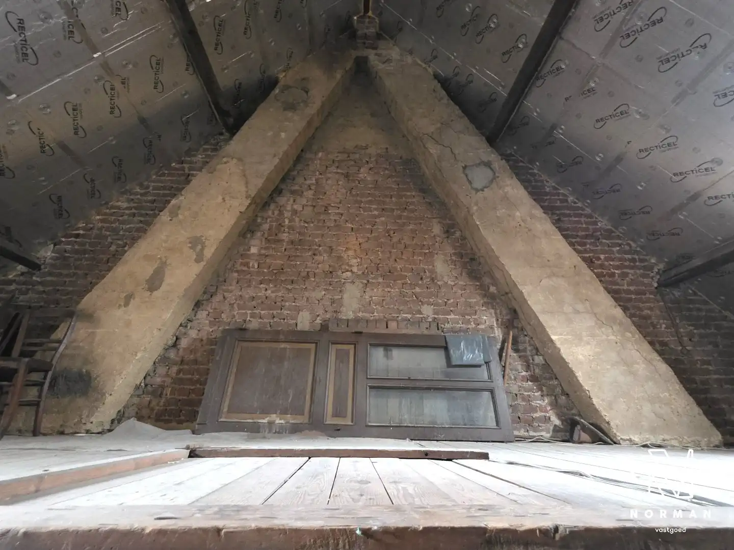 Centraal gelegen woning met grote garage/atelier met uitweg te Kuurne foto 12