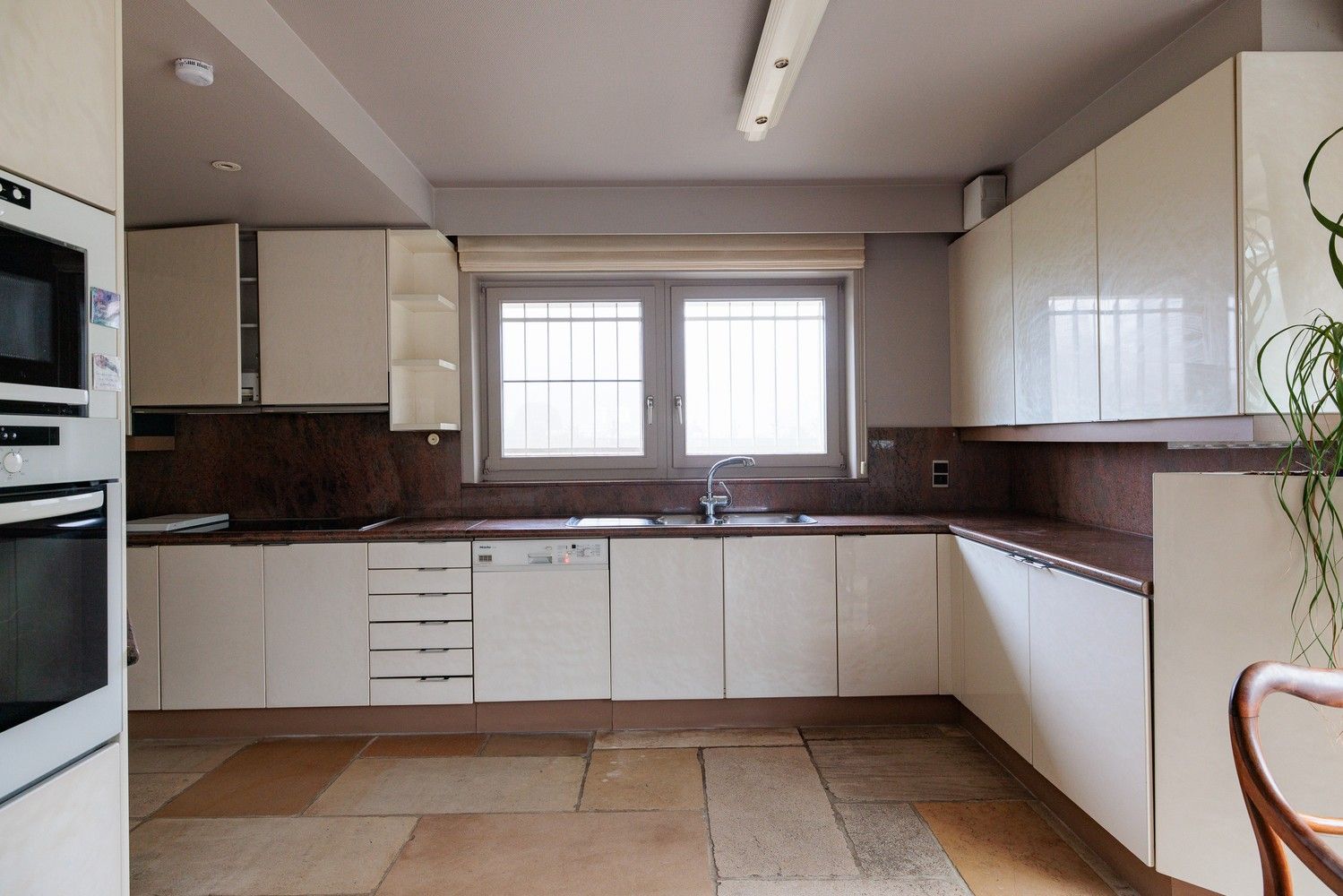 Riante villa op ruim perceel van ca. 3.928m2 foto 10