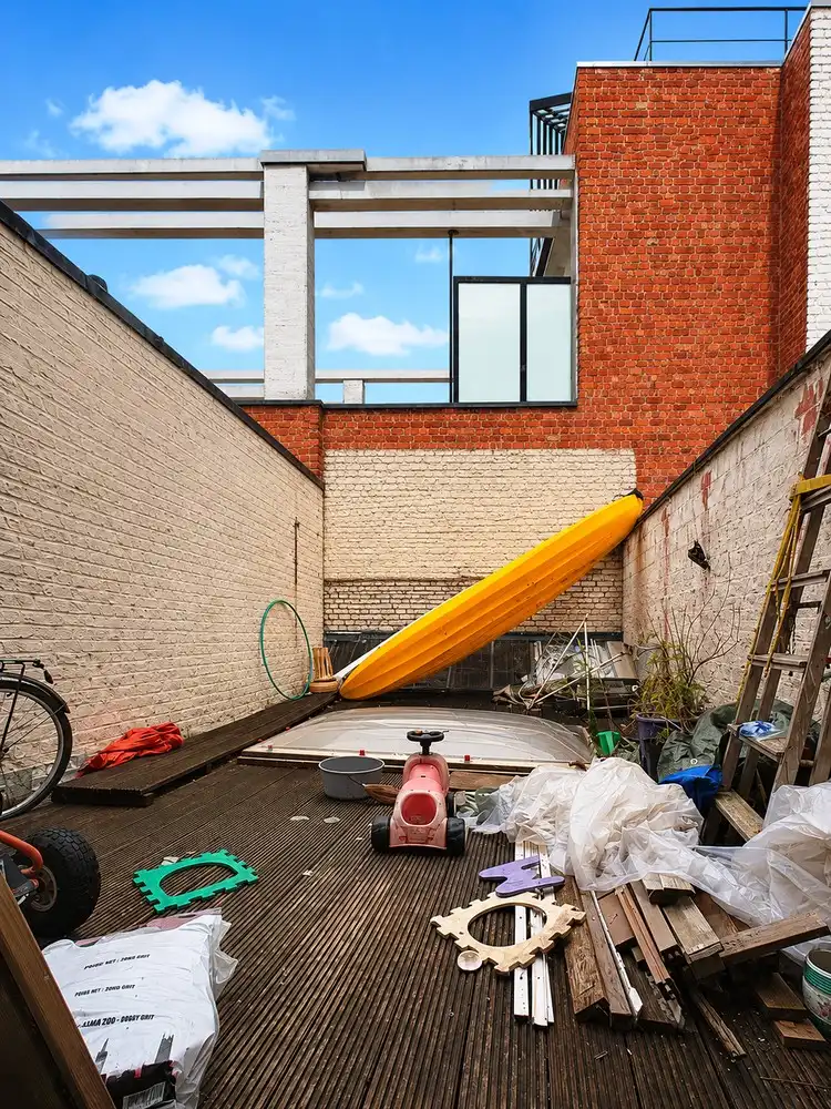 Te renoveren bel-étage stadswoning in vooroorlogse bouwstijl met groot terras, gelegen omgeving Lievekaai op enkele stappen van het Gravensteen. foto 8