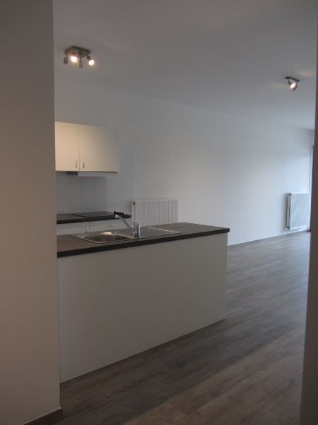 Uitstekend gelegen 2-slpk appartement met terras, autostaanplaats en kelderberging foto 3