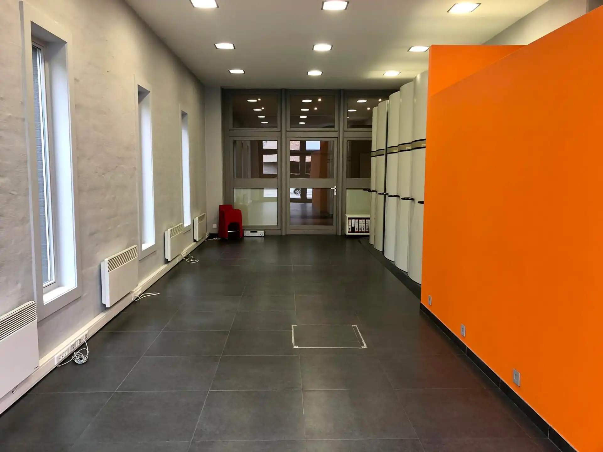 Magazijn met bijhorende kantoorruimte te huur foto 5