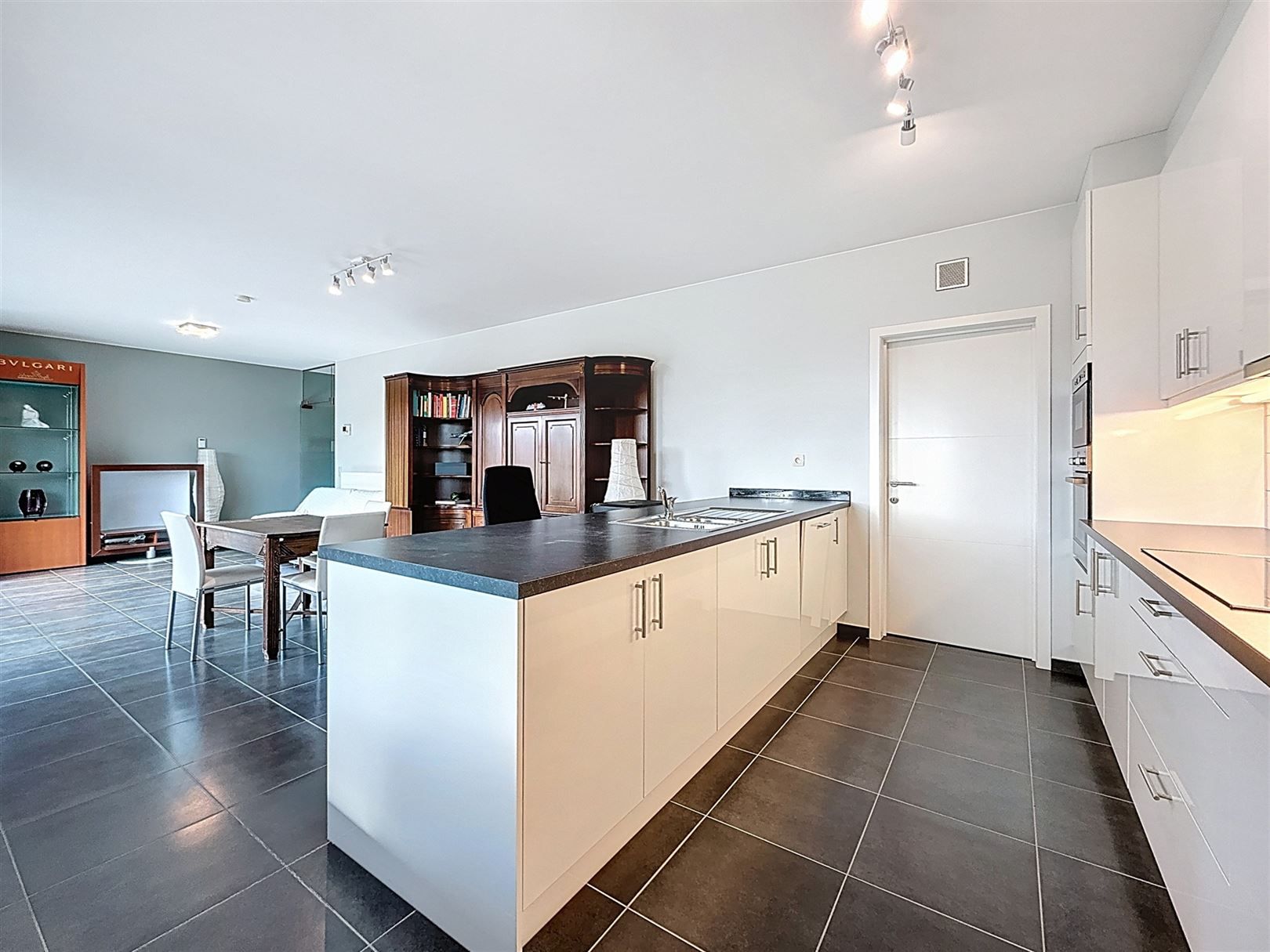 Mooi app, 3 slpks, terras, kelder en parking foto 13