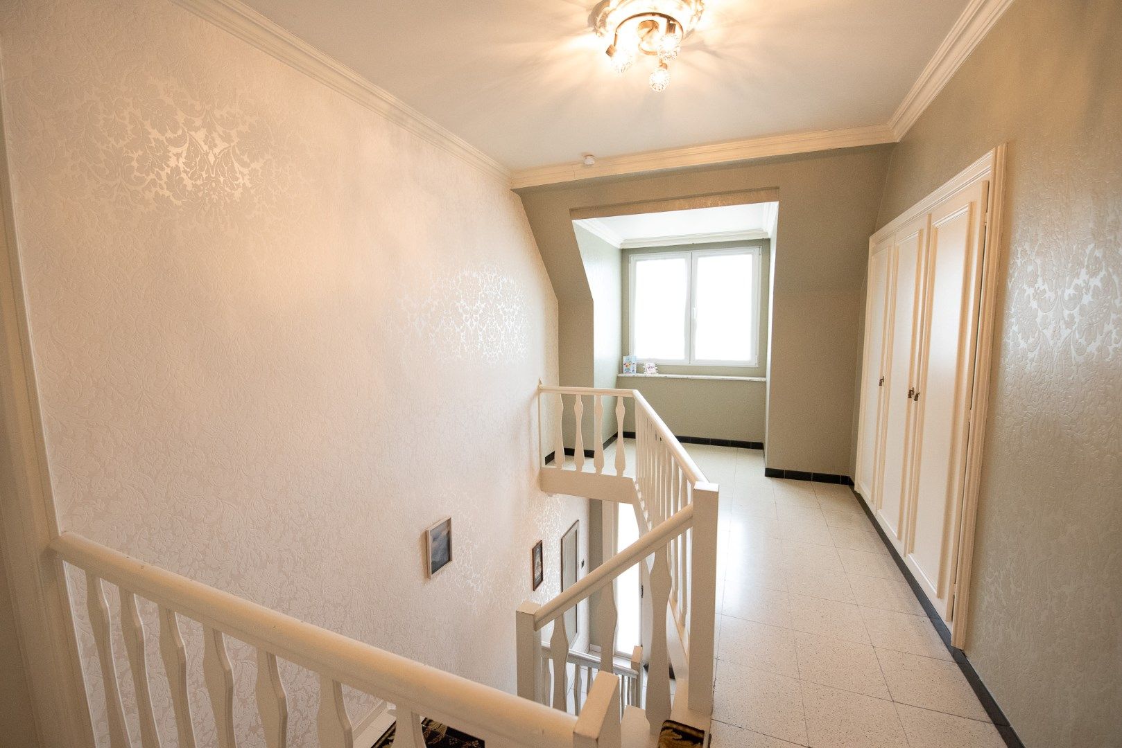 Ruime gezinswoning TE KOOP  op 1307 m² met uitstekende ligging en groot potentieel. foto 8