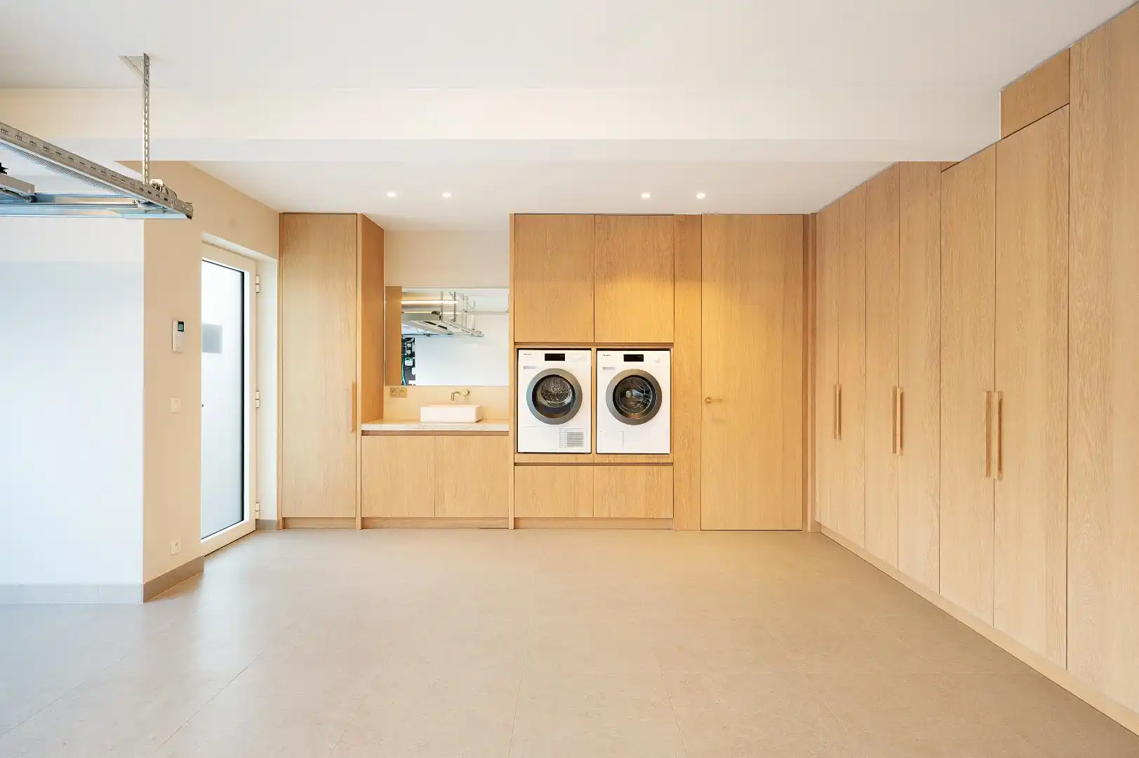 Ruime en elegante alleenstaande villa met luxe afwerking en zonnige tuin foto 35